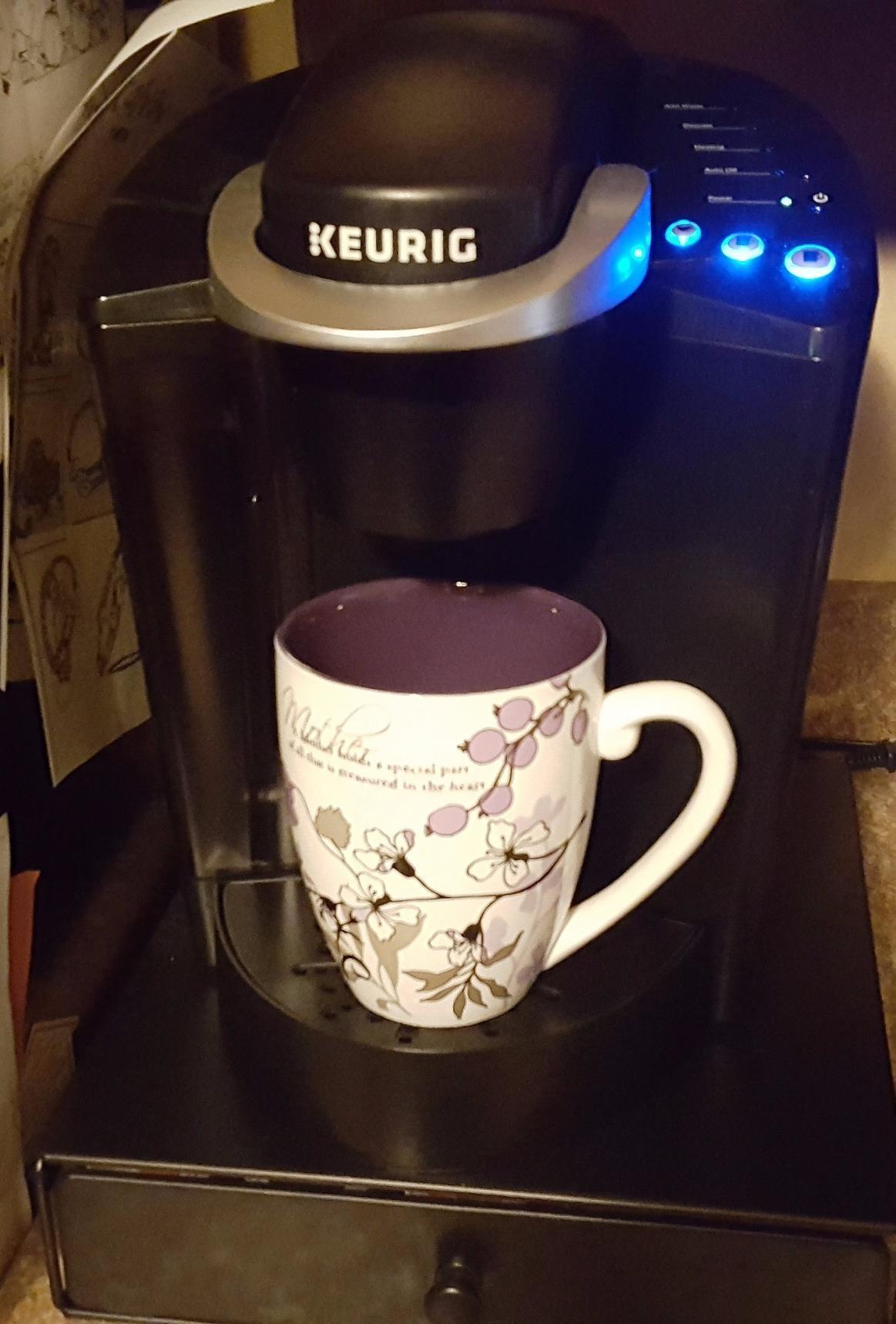 Keurig K-Classic Single Serve K-Cup Pod Coffee Maker, with 3 Brew Sizes, 48oz Removable Reservoir, Black customer photo 1