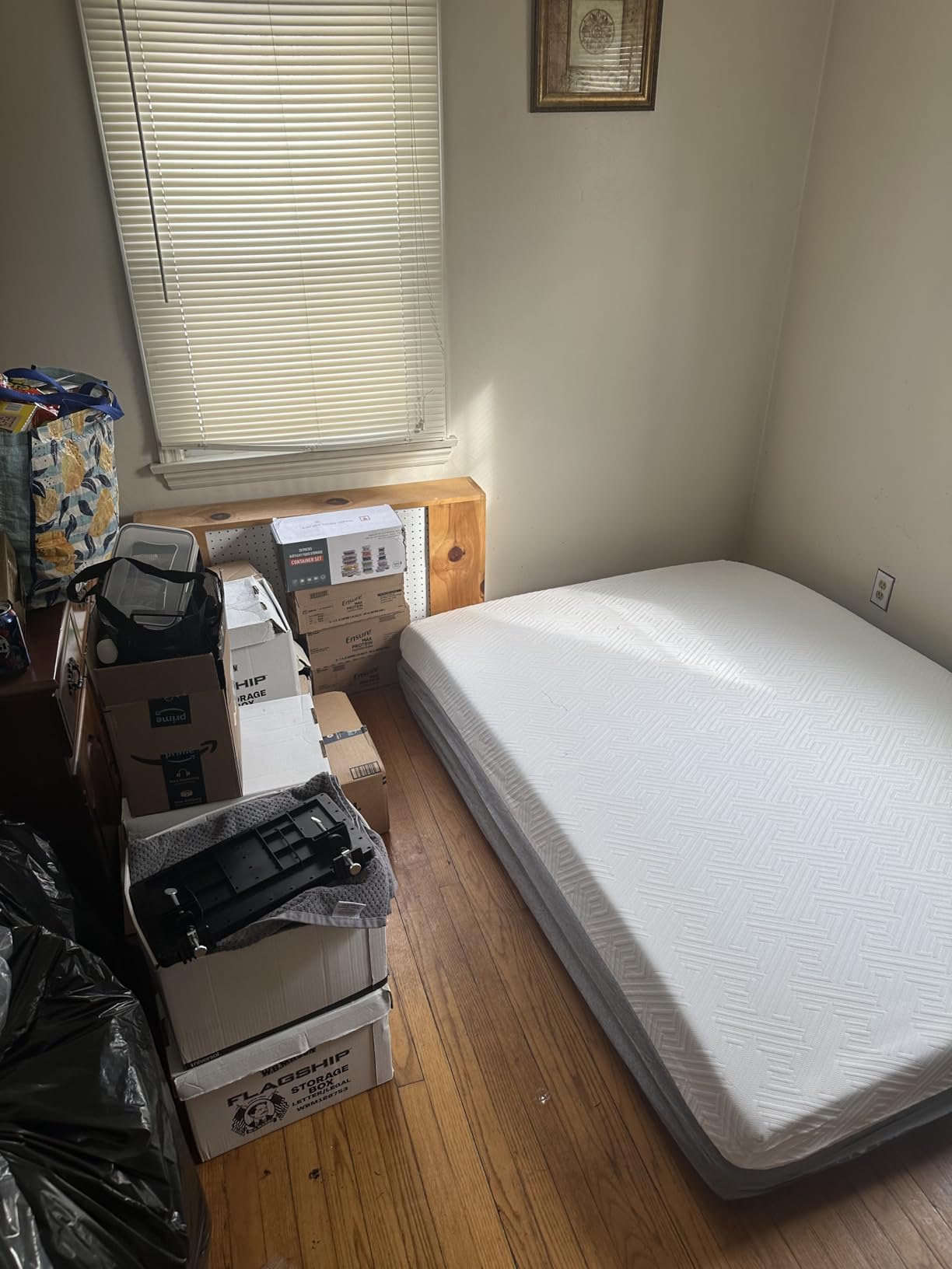 Novilla Queen Size Mattress, 12 Inch Gel Memory Foam Mattress for Cool Night & Pressure Relief, Medium Plush Feel with Motion Isolating, Bliss customer photo 1