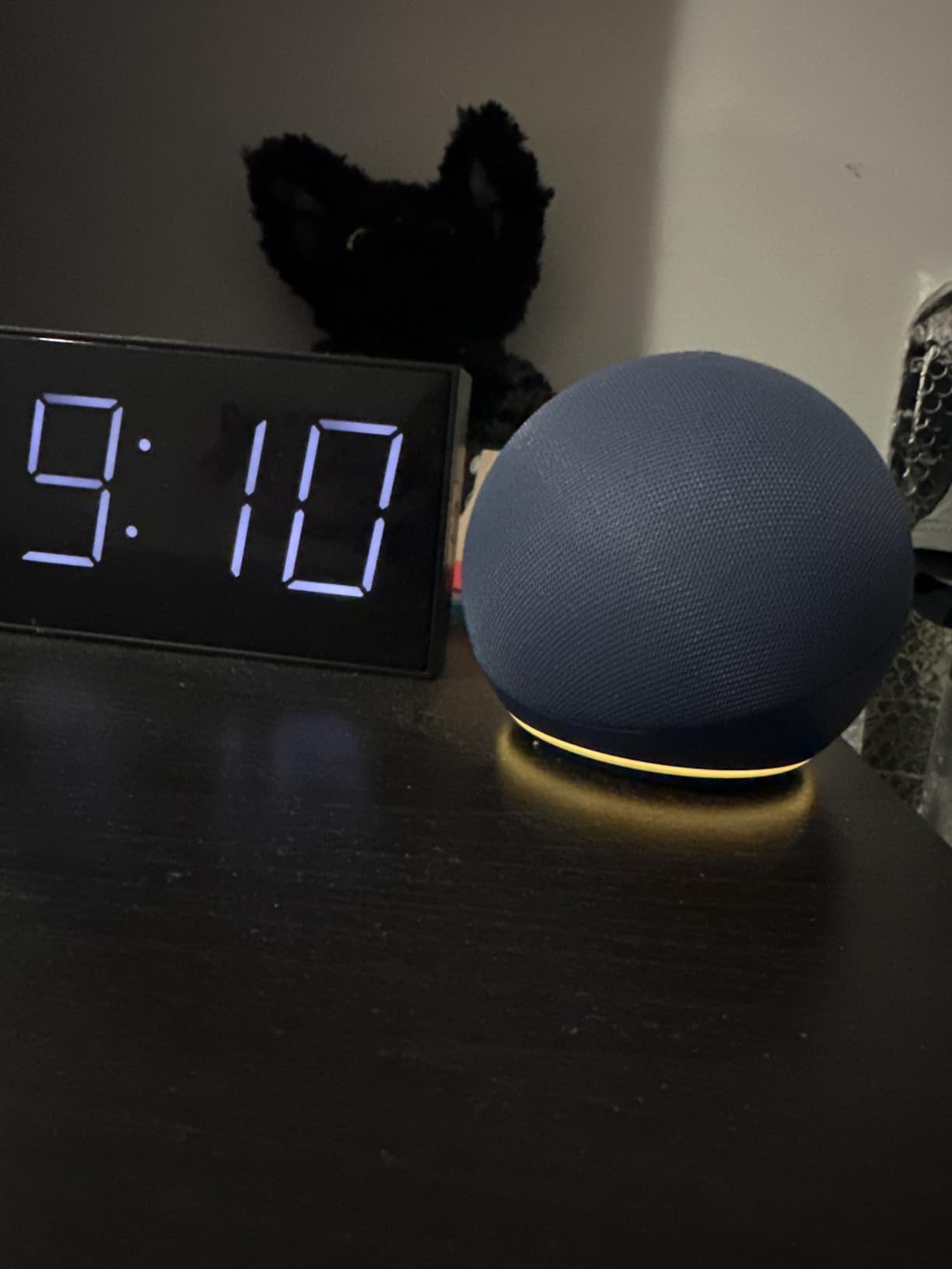 Echo Dot (newest model) - Vibrant sounding speaker, Designed for Alexa+, Great for bedrooms, dining rooms and offices, Charcoal customer photo 1