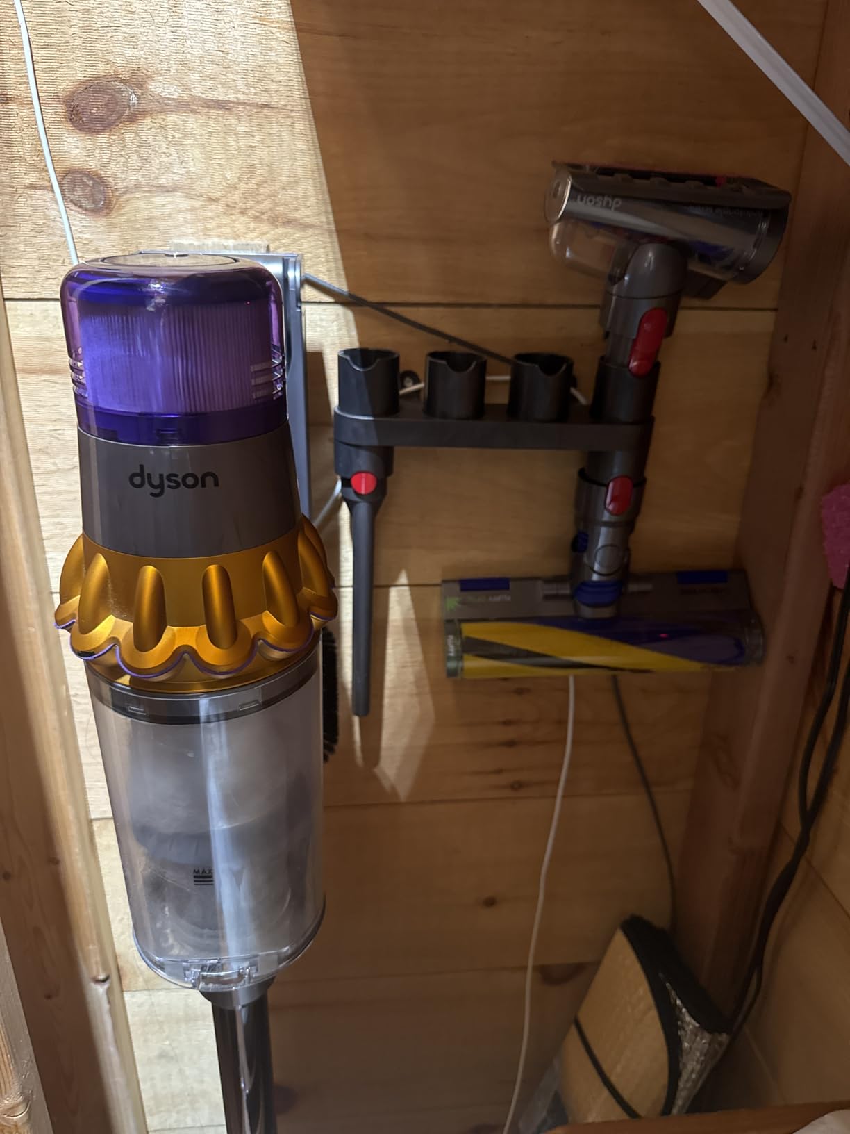 Dyson V15 Detect Plus Cordless Vacuum, Illumination Reveals dust, 240AW, 3 Power Modes, Up to 60 Minutes, Deep Cleans Hard Floors and Carpets, Detangles pet Hair, Converts to Handheld customer photo 2