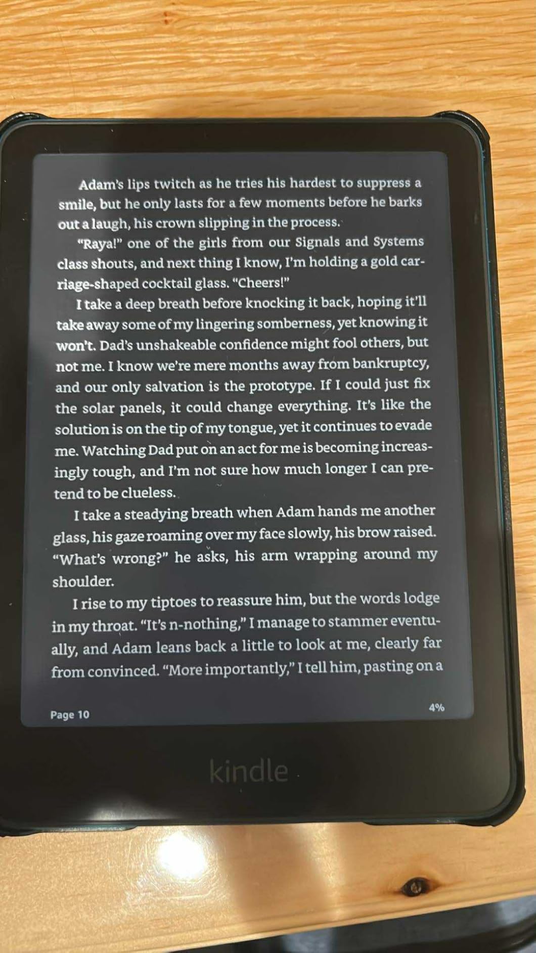 Amazon Kindle Paperwhite Bundle: Includes, Amazon Kindle Paperwhite 16GB | Black, Fabric Cover| Black, & Power Adapter customer photo 2