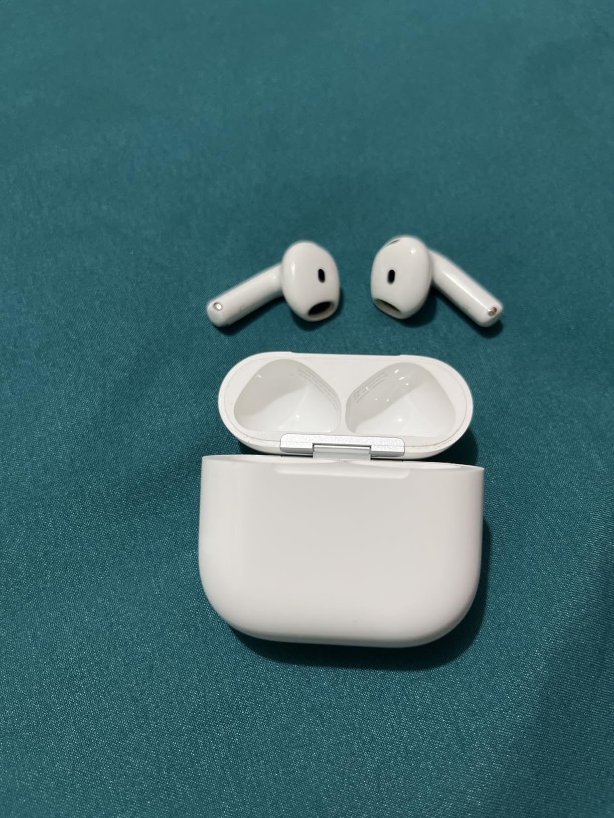Apple AirPods 4 Wireless Earbuds customer photo 2