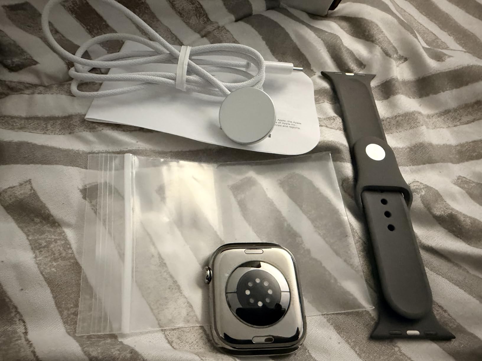 Watch Series 10 [GPS + Cellular 46mm case] Smartwatch with Jet Black Aluminum Case with Black Sport Band - M/L. Fitness Tracker, ECG App, Always-On Retina Display, Water Resistant customer photo 2