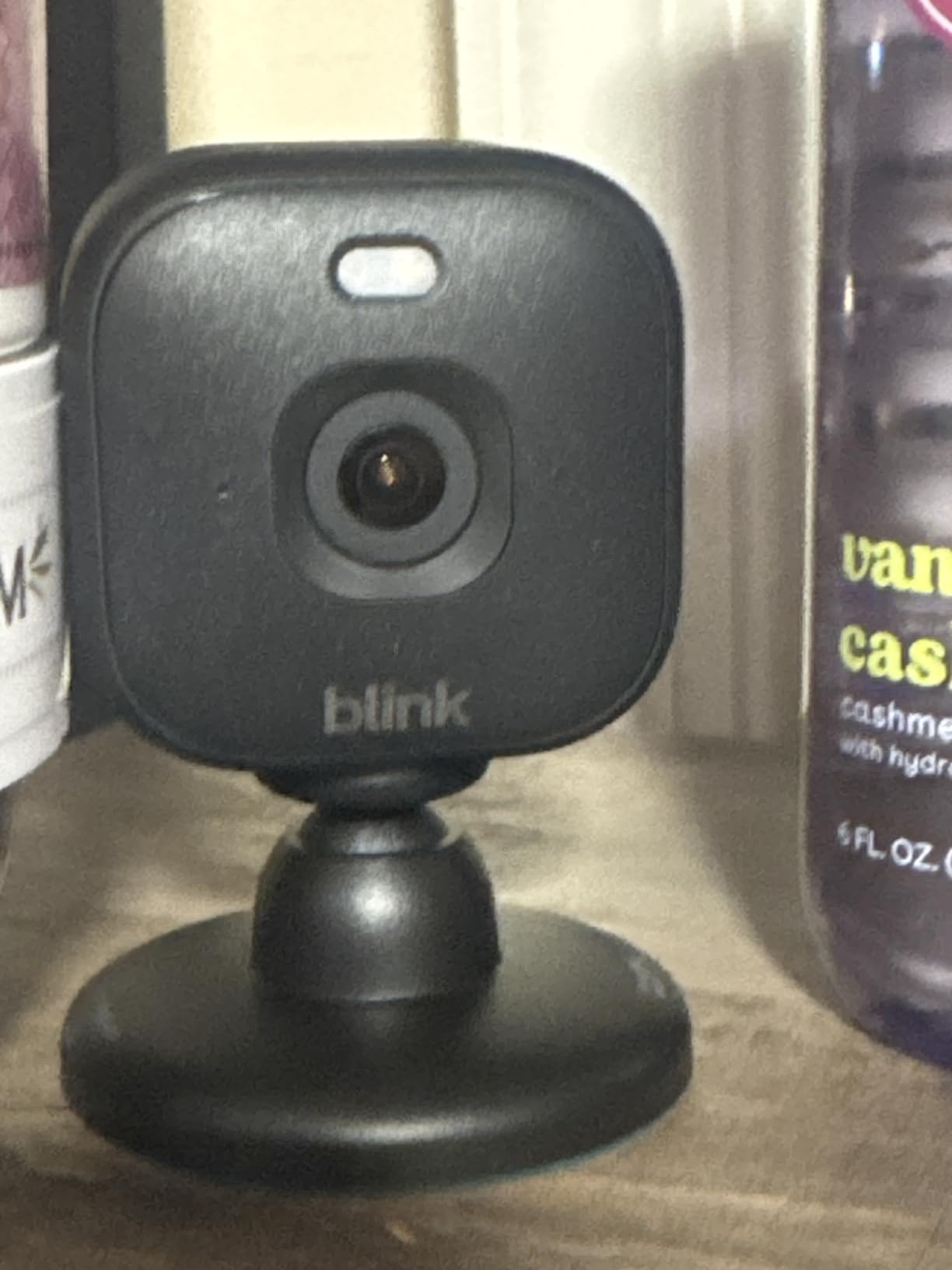 Blink Mini 2K+ (newest model) – Plug-in Home & Pet Indoor Security Camera with 2K video resolution, night vision, enhanced audio, motion detection – 1 camera (Black) customer photo 1