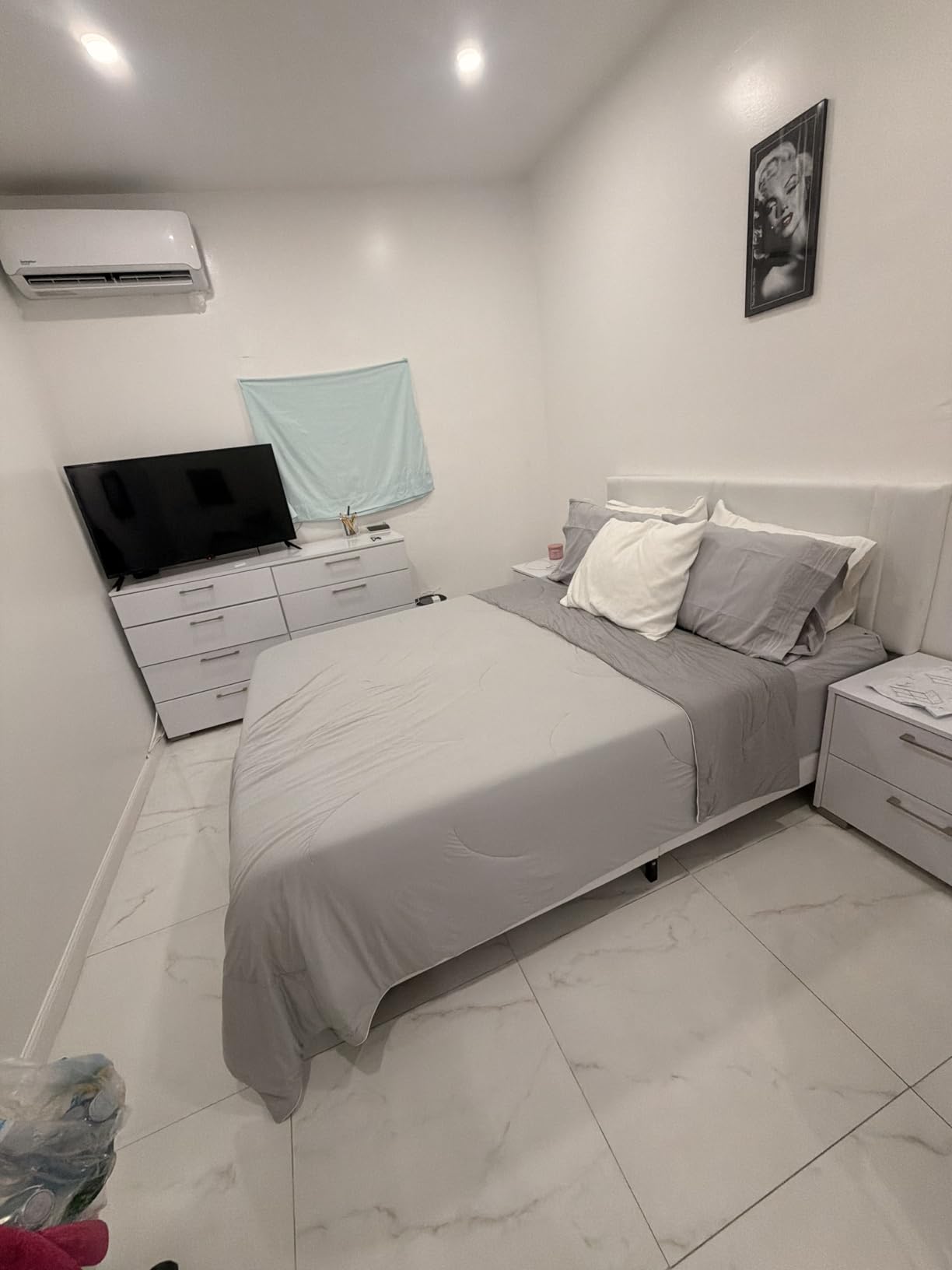 Sweetnight CoolNest 14 Inch King Size Mattress, Cooling King Memory Foam Mattress for Cool Night Sleep, 5-Zone Ergo Support for Pressure Relief, Medium, CertiPUR-US Certified customer photo 1