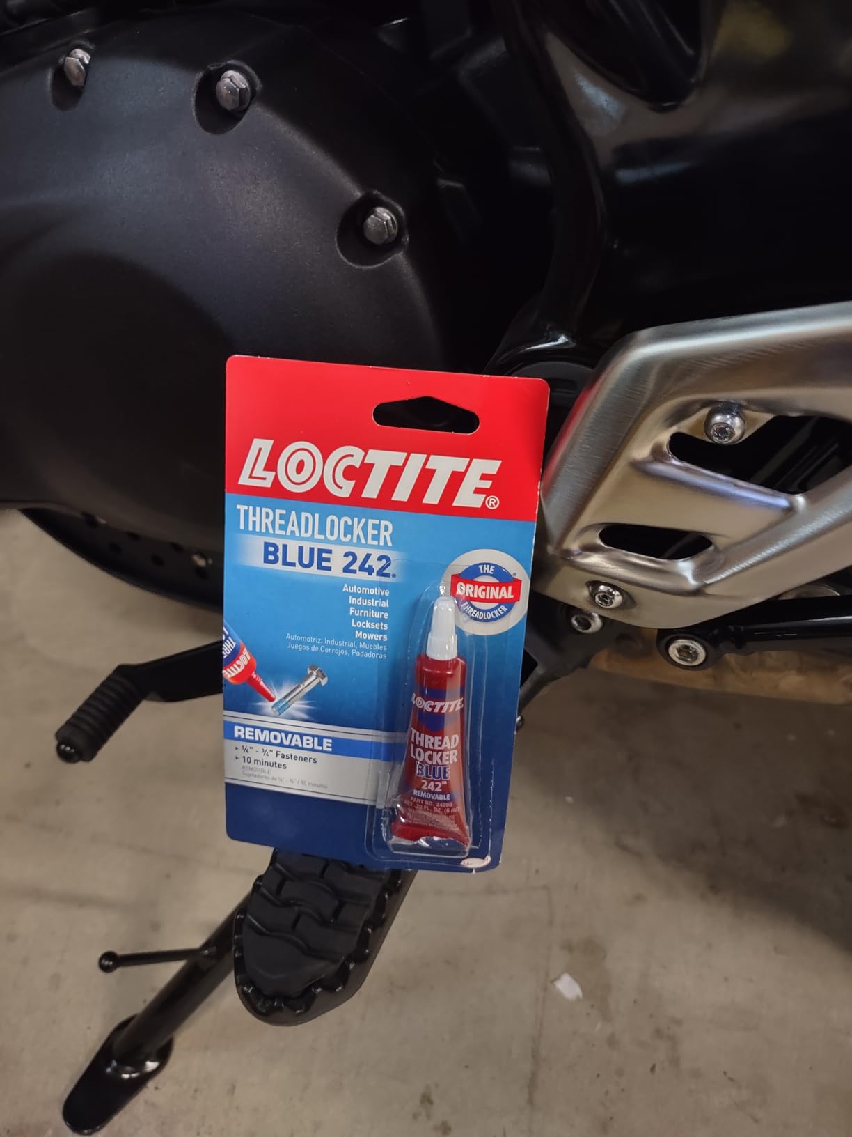 Loctite Threadlocker Blue 242 - Removable Thread Lock Glue customer photo 2