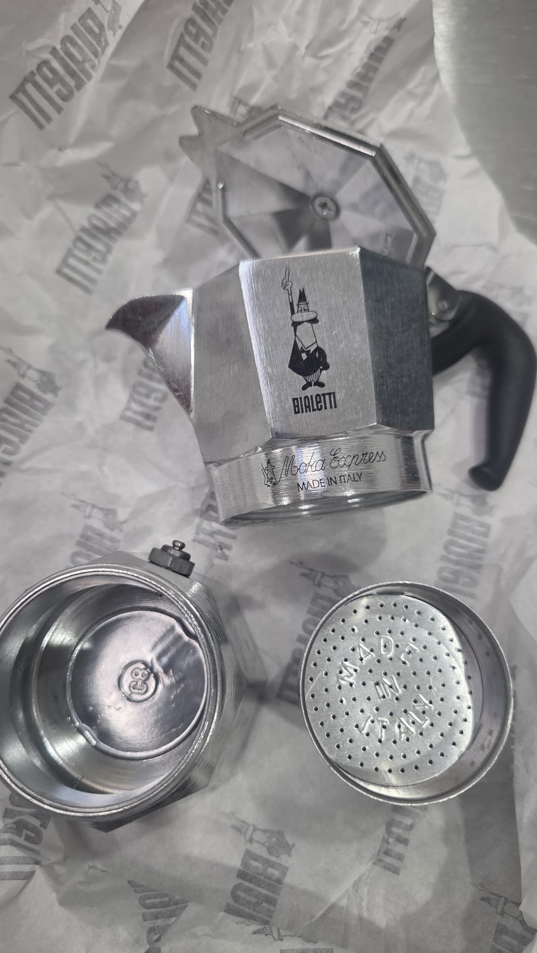 Bialetti Moka Express Iconic Italian Stovetop Espresso Maker (Natural Silver, 6 Cups) customer photo 2
