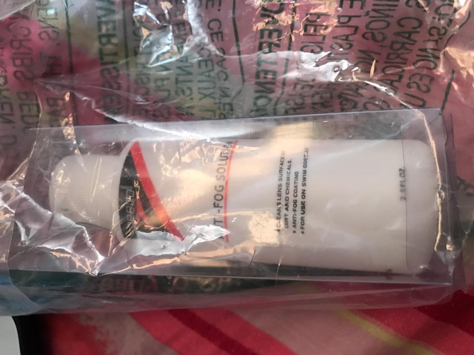Speedo Unisex Swim Goggles Anti-Fog Solution customer photo 1