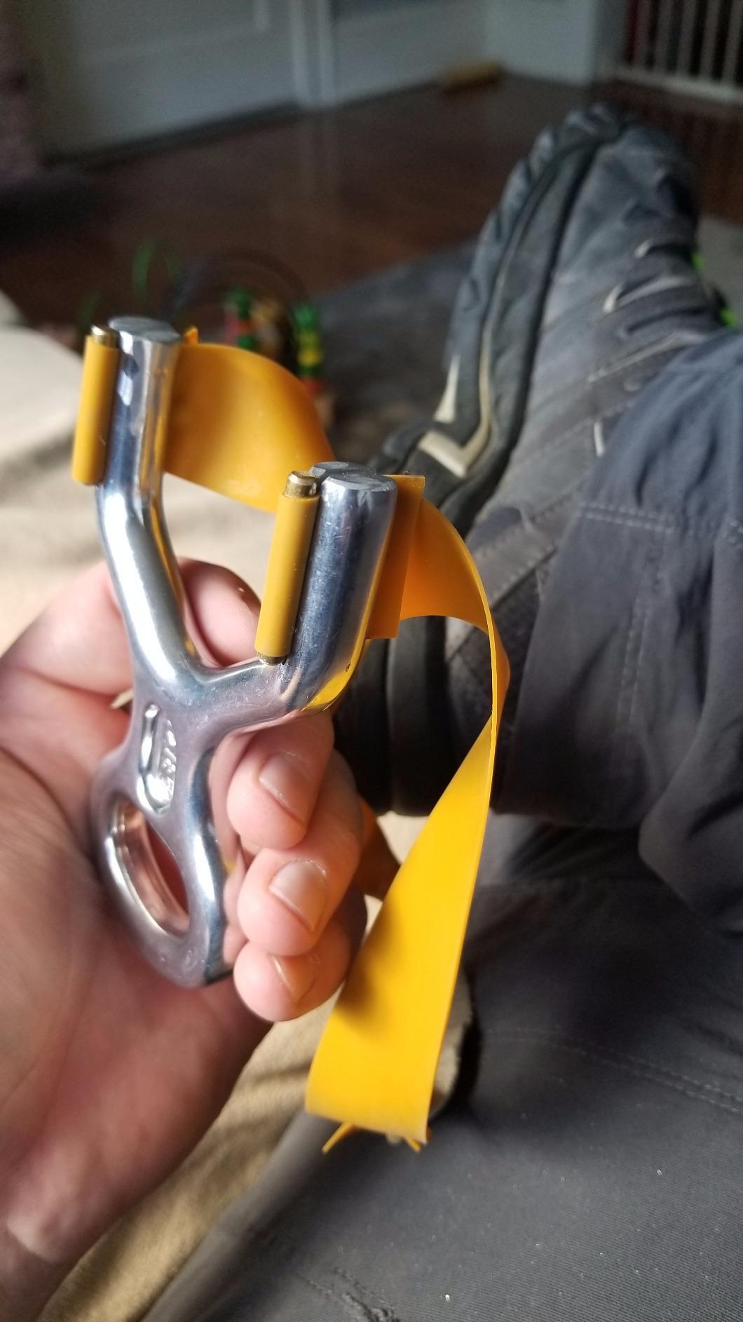 PETZL HUIT Figure 8 Descender with Anti-Twist Shape customer photo 1