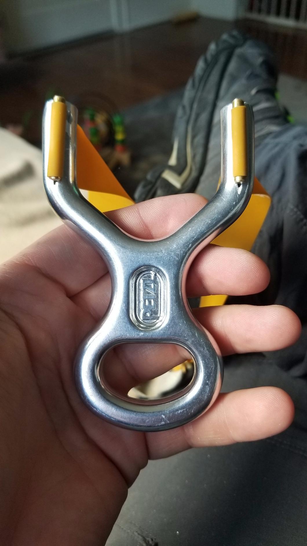PETZL HUIT Figure 8 Descender with Anti-Twist Shape customer photo 2