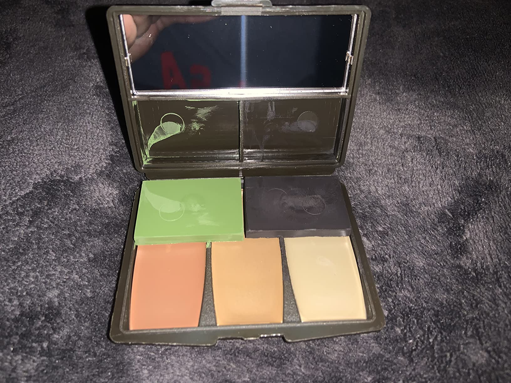 Hunters Specialties Camo-Compac 3/4/5 Color Makeup Kit - Pocket Size Long-Lasting Easy-to-Use Concealment Makeup for Hunting customer photo 2