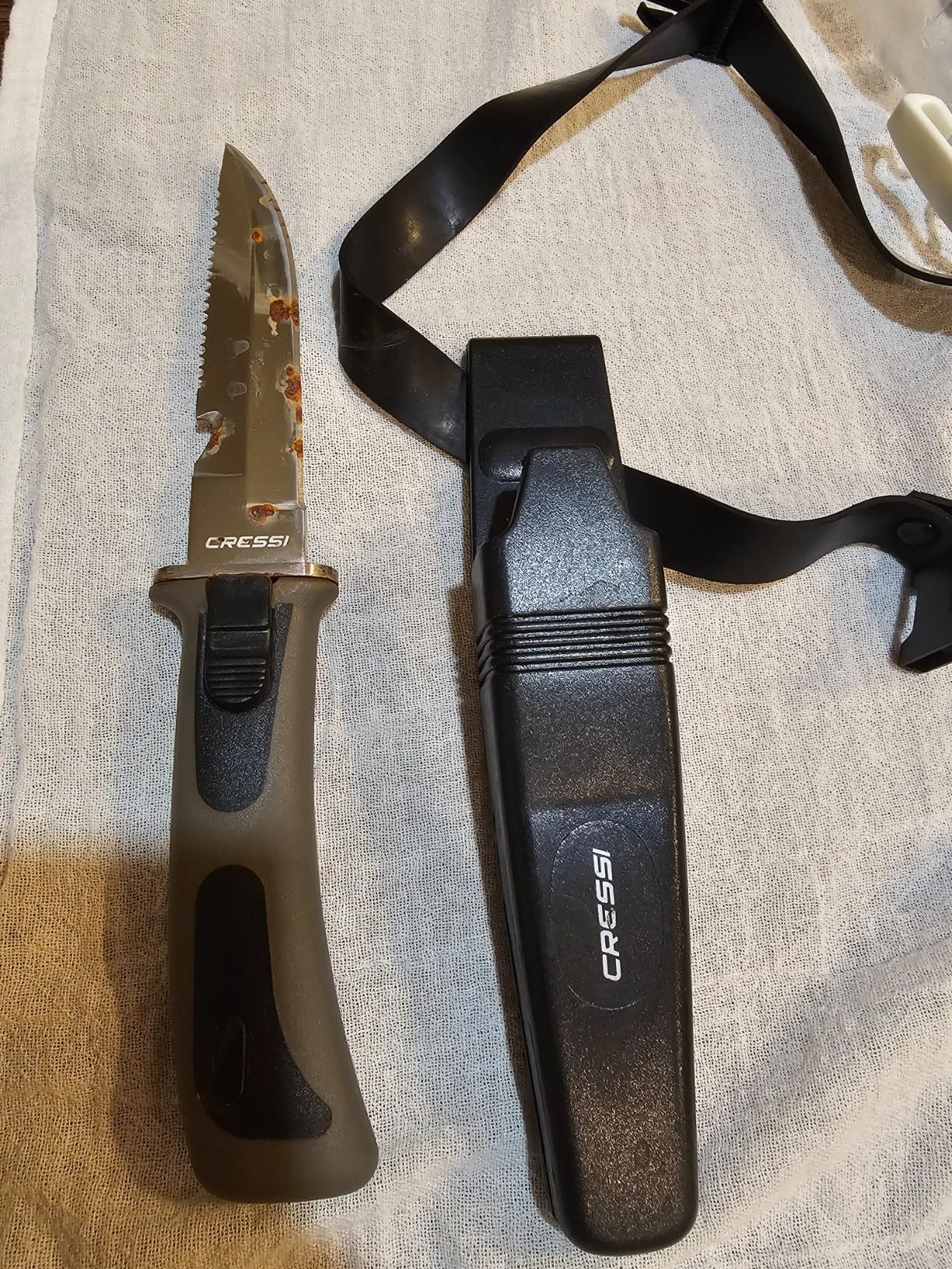 Cressi Stainless Steel Diving Knife With Sheath for Leg Attachment - Vigo: Designed In Italy customer photo 2