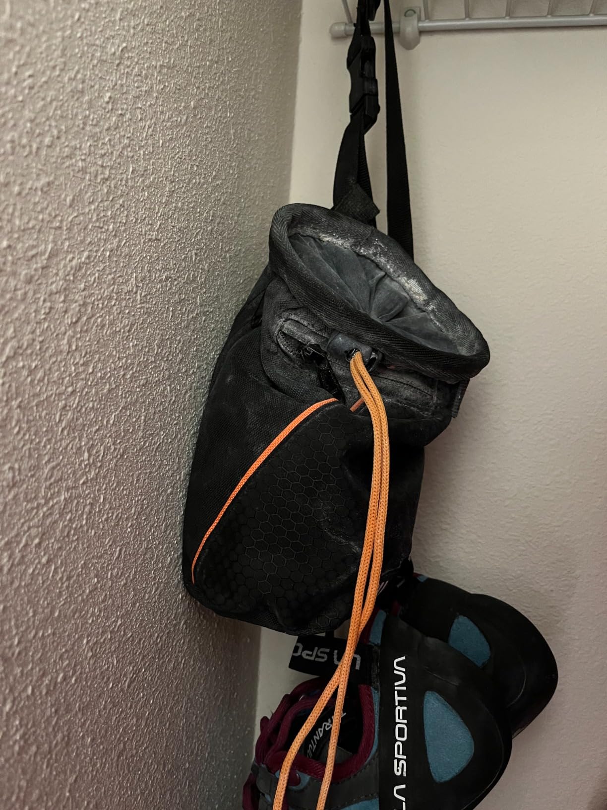 Chalk Bag for Rock Climbing - Quick-Clip Belt, Large Zippered Pockets & Brush Holder - Weight Lifting, Gym, Bouldering, Disc Golf, Wall customer photo 1