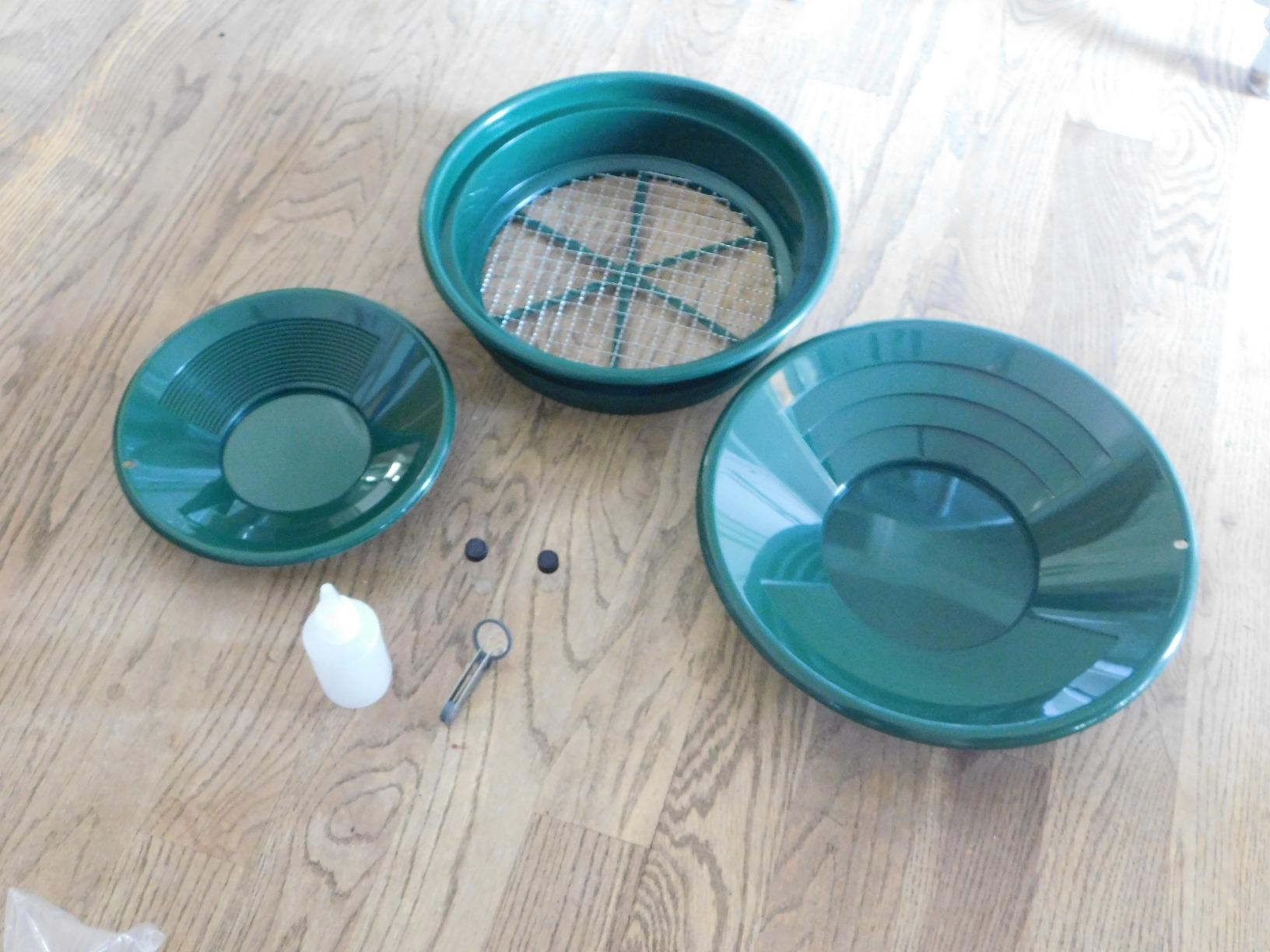 SE Gold Panning Kit - Complete Prospecting Set with Pans, Sieves, and More - Ideal for Beginners, Enthusiasts, Hobbists (GP5-KIT107) customer photo 1