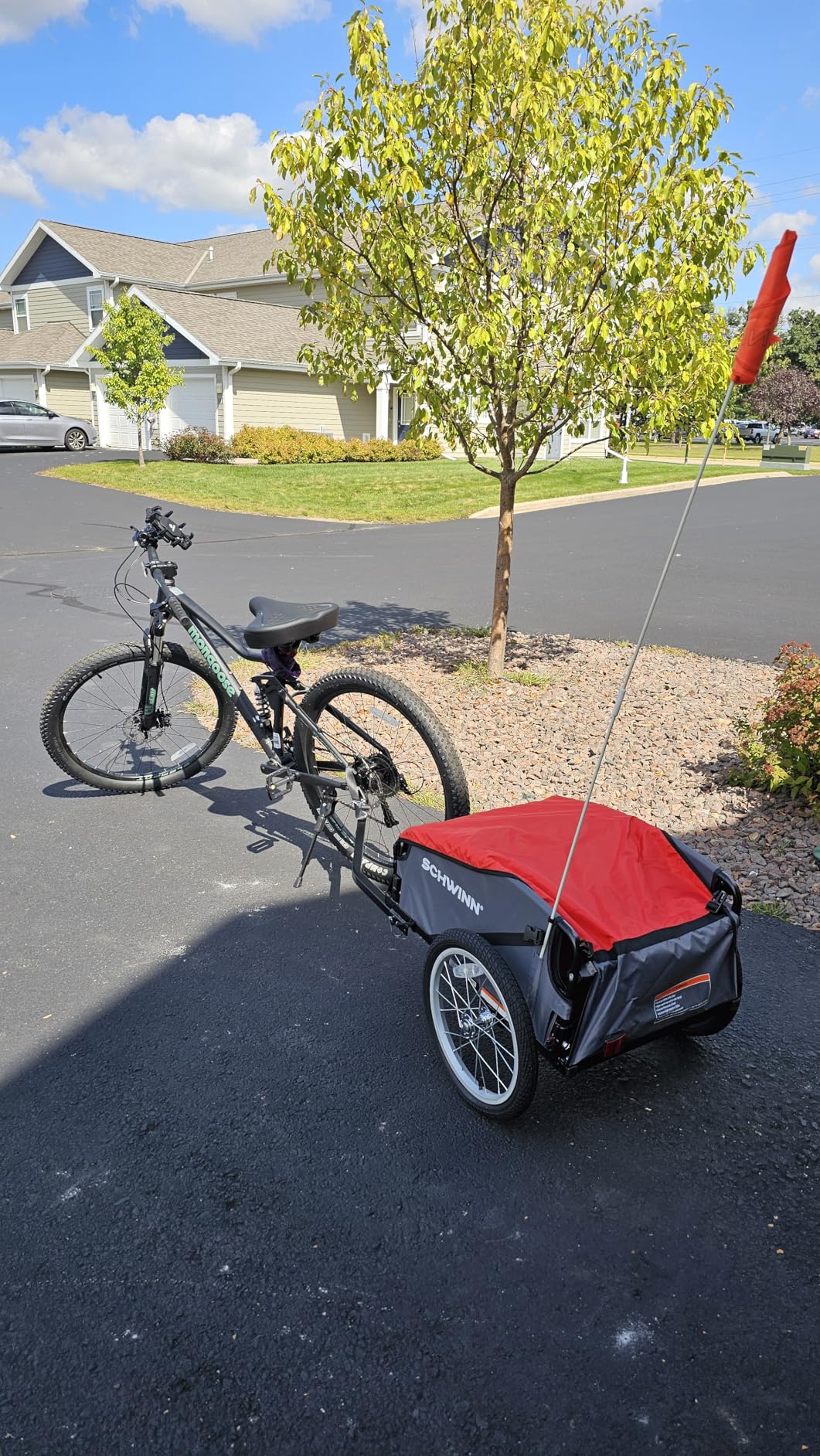 Schwinn Daytripper Bike Cargo Trailer, Holds up to 100 lb, Universal Coupler, Folding Frame, Quick-Release Wheels, 16-Inch Air-Filled Tires, Interior D-Rings, Schwinn Bike Trailer for Carrying Cargo customer photo 1