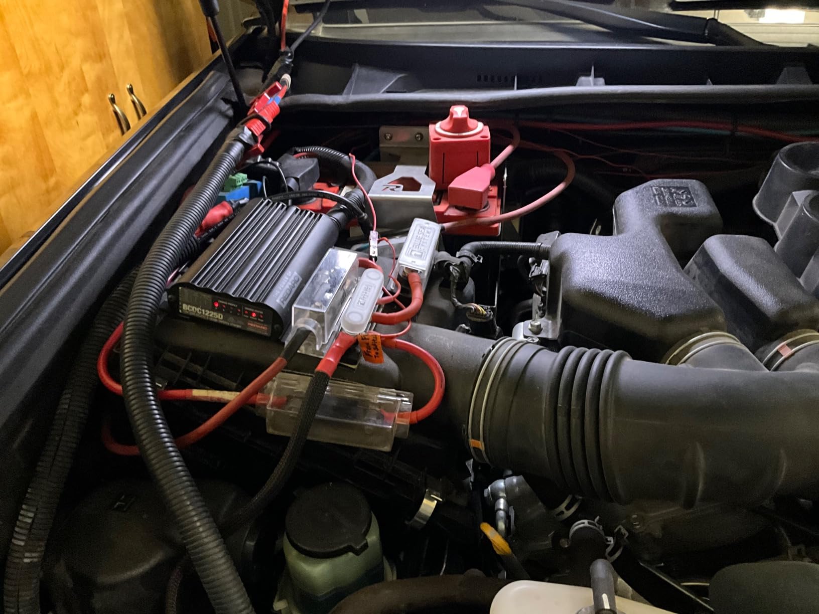 REDARC Dual Input 25A in-Vehicle DC to DC Battery Charger with MPPT Solar Regulator, Green Power Priority, 12V/24V Compatible, for Lithium, AGM, Gel, Lead Acid, Calcium, LiFePO4 Batteries customer photo 1