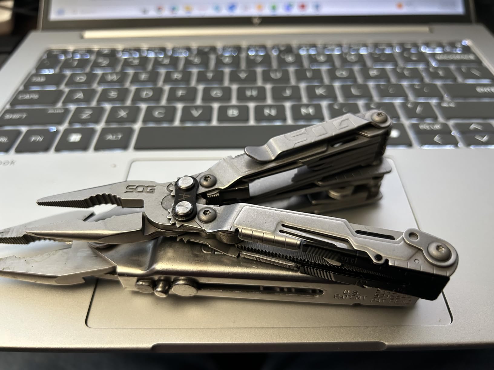 SOG PowerPint Mini Compact Stainless Steel Multi-Tool | 18 Lightweight Specialty Tools & SOG Multitool Pliers Pocket Knife, Stone Wash | 18 Locking Tools, Compound-Leverage Needle-Nose Pliers, Magnetic 1/4 Hex Bit Driver, 5 Length, 4.2 Oz, Stonewash Finish customer photo 1