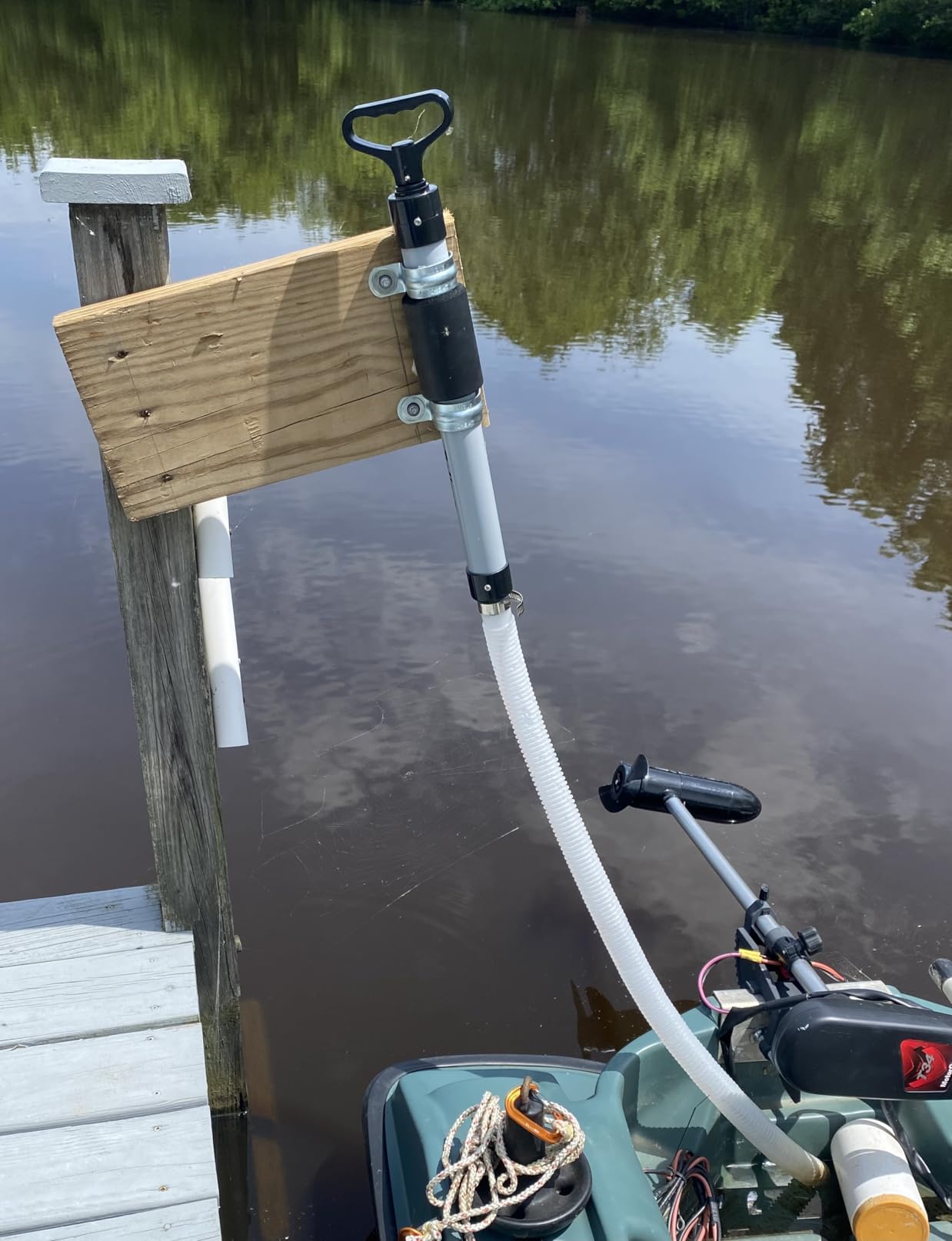Pelican Boats - Paddlers Bilge Floating Hand Pump - PS1374-2 - Kayak/Canoe/Boat Water Hose Evacuation, Black/Grey customer photo 2