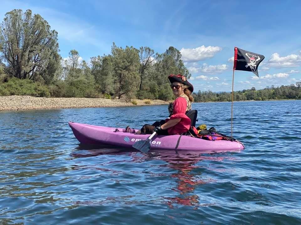 Lixada Kayak Safety Flag Mount Kit 120cm/ 4ft Collapsible Pole with Track Mount Base - High Visibility Red Flag for Boat Canoe Yacht Dinghy DIY Accessories customer photo 1