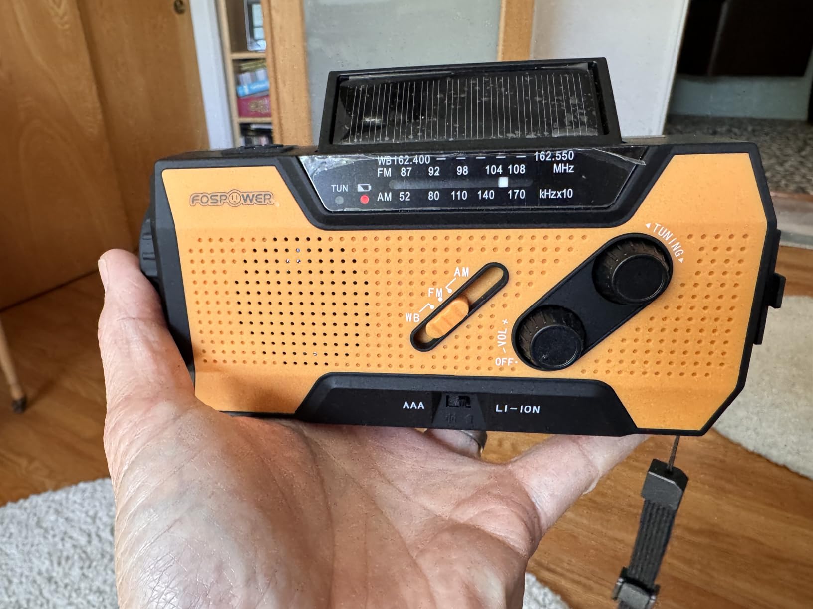 FosPower NOAA Emergency Weather Radio A1 7400mWh Portable Power Bank, AM/FM, USB/Solar/Hand Crank Charging customer photo 2