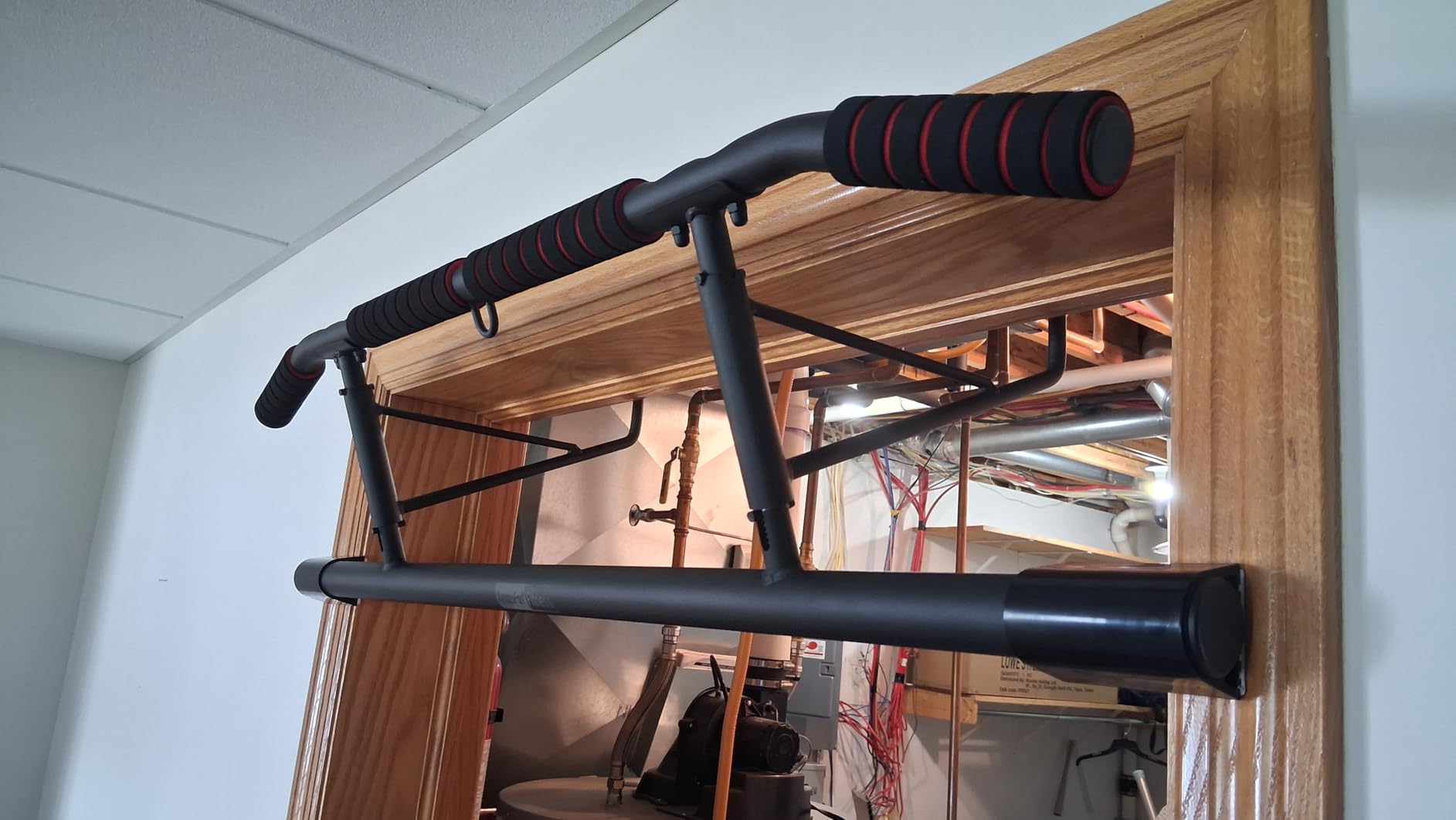 AmazeFan Pull Up Bar Doorway with Ergonomic Grip - Fitness Chin-Up Frame for Home Gym Exercise - Multi-Angle Grip - 2024 Upgrade Smart Hook (Fits Almost All Doors) customer photo 1