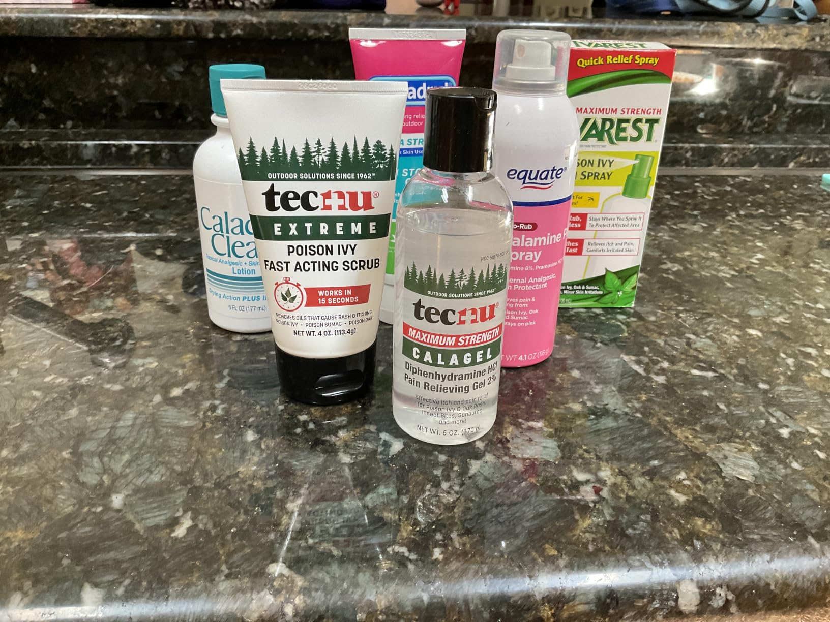 Tecnu Calagel Anti-Itch Gel, Maximum Strength for Poison Ivy, Rashes, Bug Bites, Stings and Minor Burns, 6 oz customer photo 1
