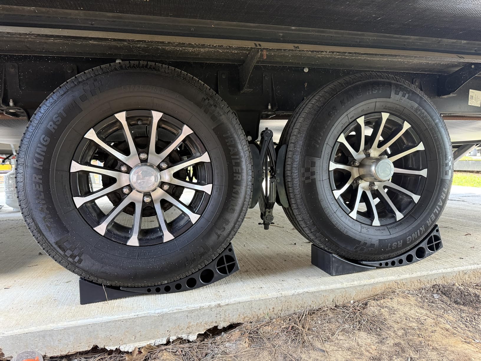 Beech Lane Camper Leveler 2 Pack with Carrying Bag - Precise Camper Leveling, Includes Two Curved Levelers, Two Chocks, Two Rubber Grip Mats customer photo 1