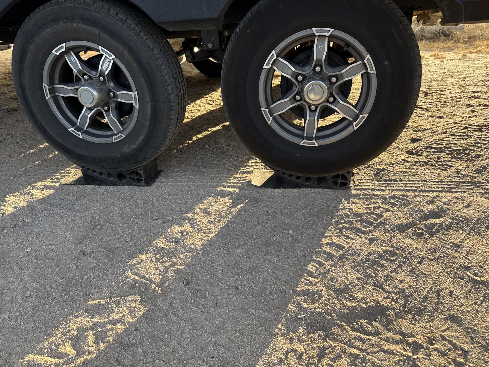 Beech Lane Camper Leveler 2 Pack with Carrying Bag - Precise Camper Leveling, Includes Two Curved Levelers, Two Chocks, Two Rubber Grip Mats customer photo 2