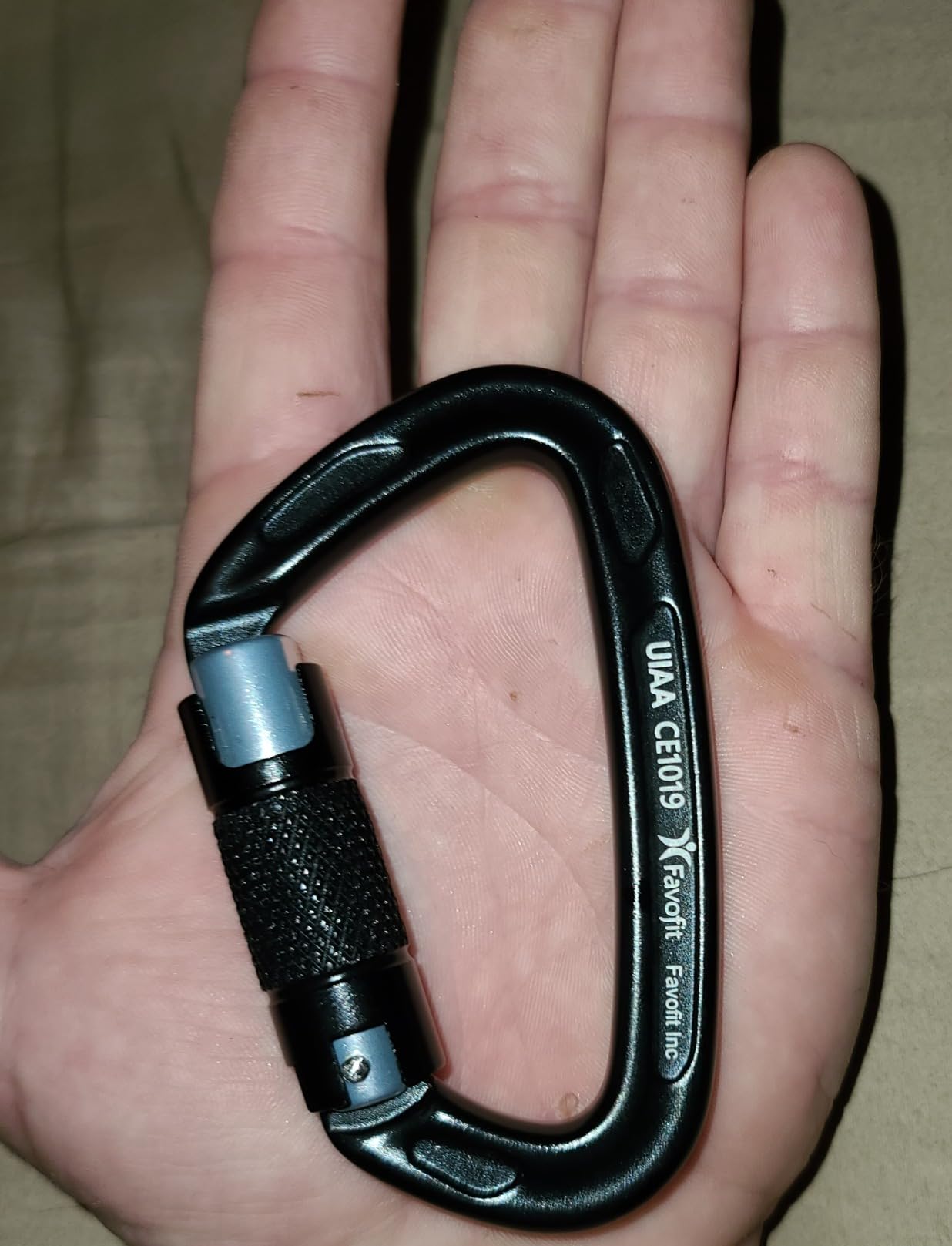 25kN Heavy Duty Climbing Carabiner - UIAA Certified Large Auto Locking Clip | Ultra Lightweight 7075 Aluminum Gear with 5620lbs Capacity - Secures Hammocks Big Dogs or Tree Rescue Equipment safely customer photo 1
