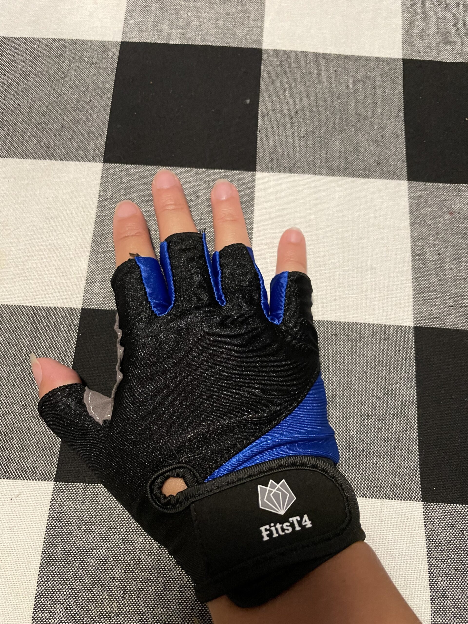 FitsT4 Sports Half Finger Padded Palm Gloves for Diving, Sailing, Jet Skiing, Stand-UP Boarding, Kayaking and Water Skiing, Suitable for Men&Women&Youth customer photo 1