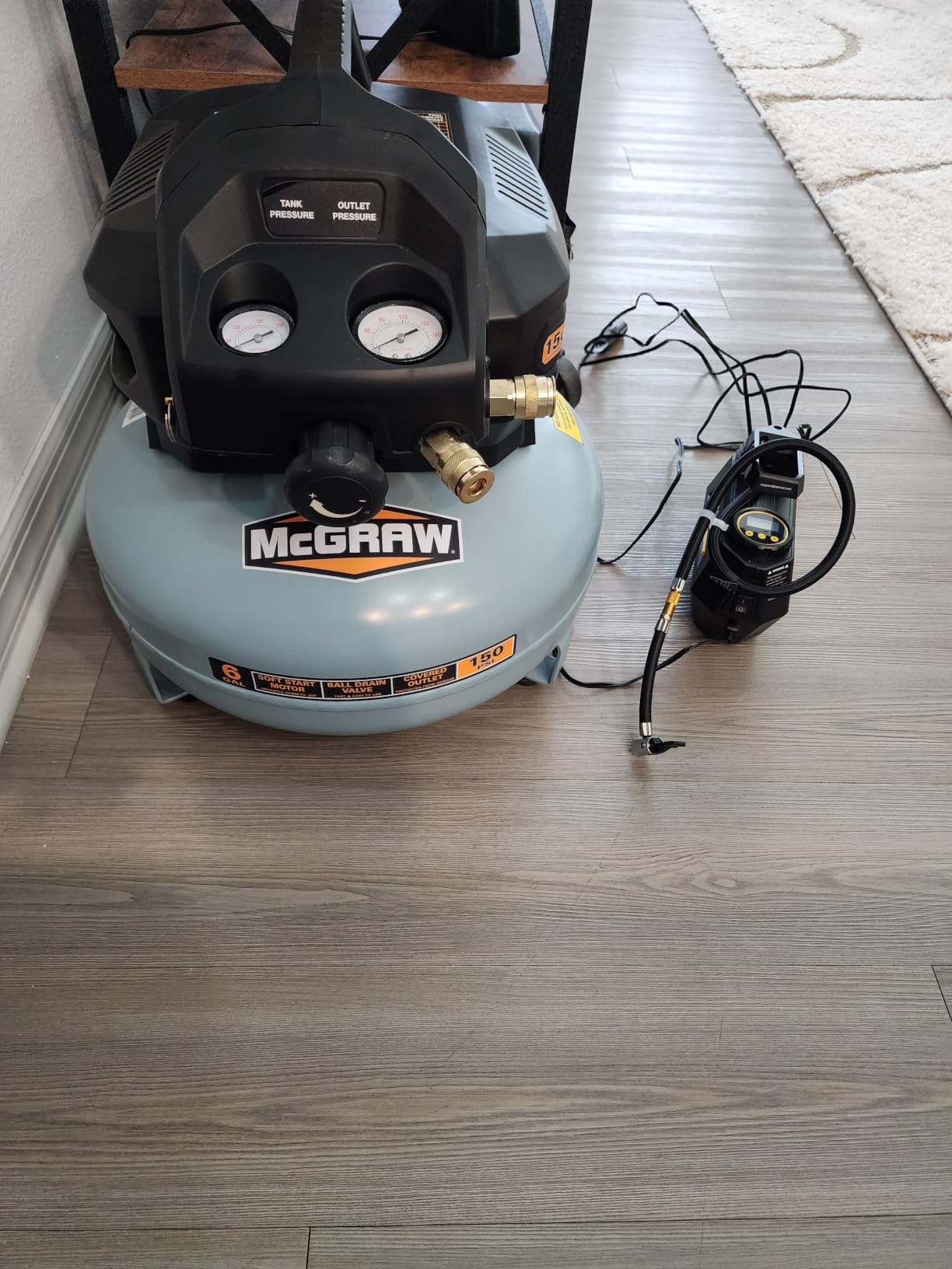 AstroAI AIRUN H Tire Inflator Portable Air Compressor, 12V DC, Auto Shut-Off with Digital Pressure Gauge & LED Light customer photo 2