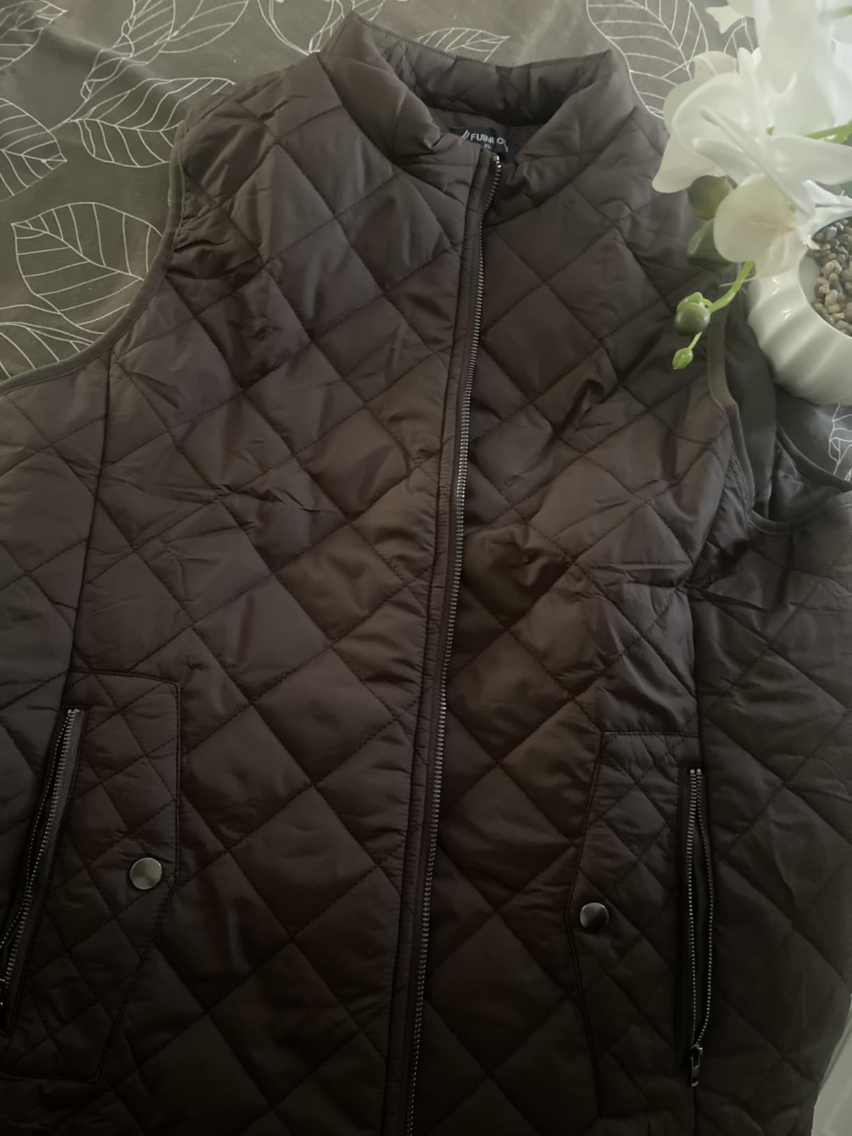 Fuinloth Women's Quilted Vest Lightweight Puffer Stand Collar Zip Gilet customer photo 2