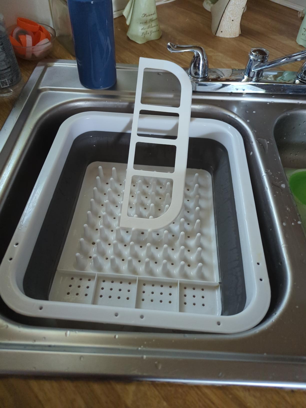 Masirs Pop-Up Collapsible Dish Drying Rack: Convenient Storage, Drains into Sink, Eight Large Plate Capacity, Sectional Cutlery and Utensil Compartment. Compact and Portable Design. customer photo 2