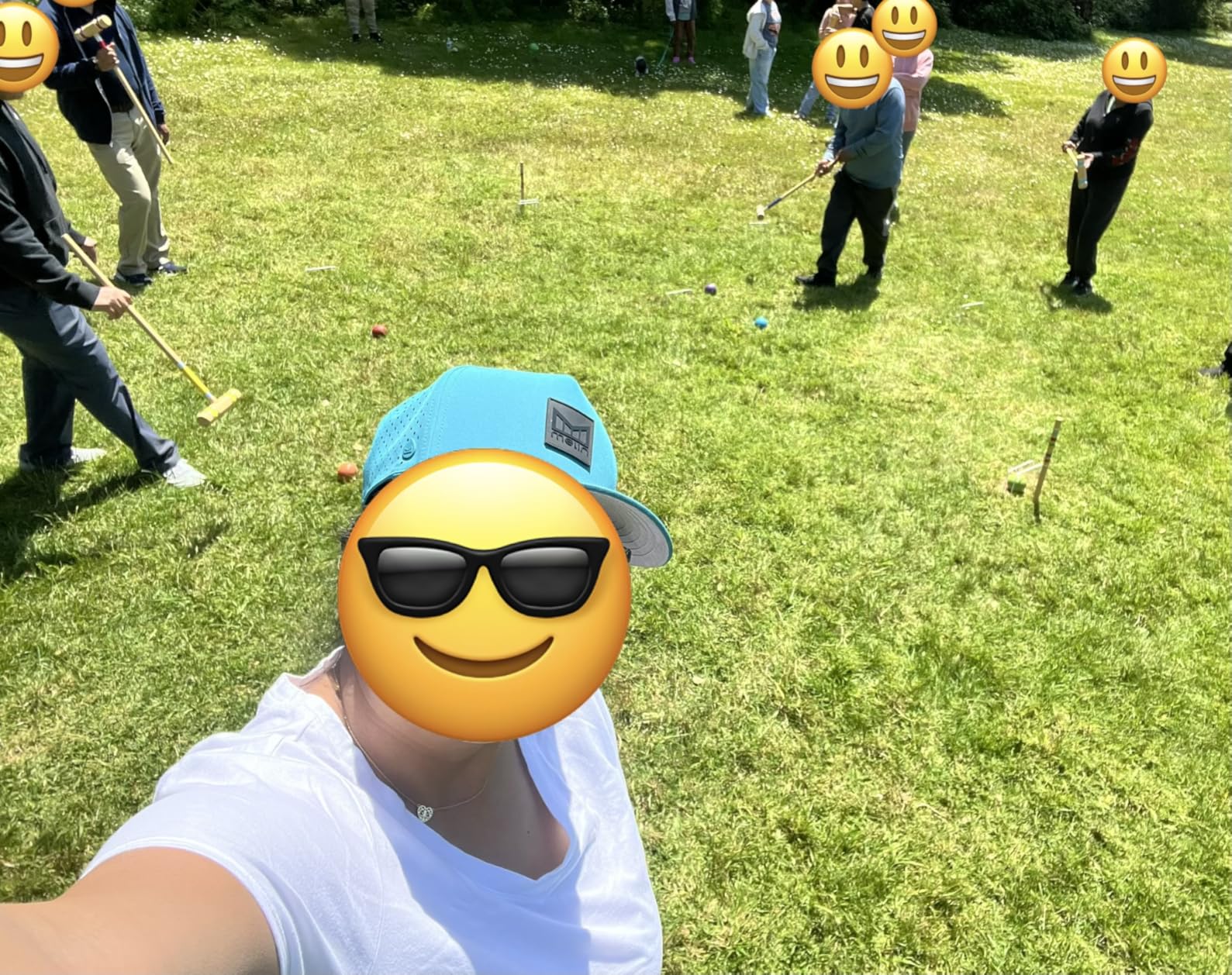 ApudArmis Six Player Croquet Set with Premiun Rubber Wooden Mallets 28In,Colored Ball,Wickets,Stakes - Lawn Backyard Outdoor Game Set for Adults/Teenagers/Family (Large Carry Bag Including) customer photo 1