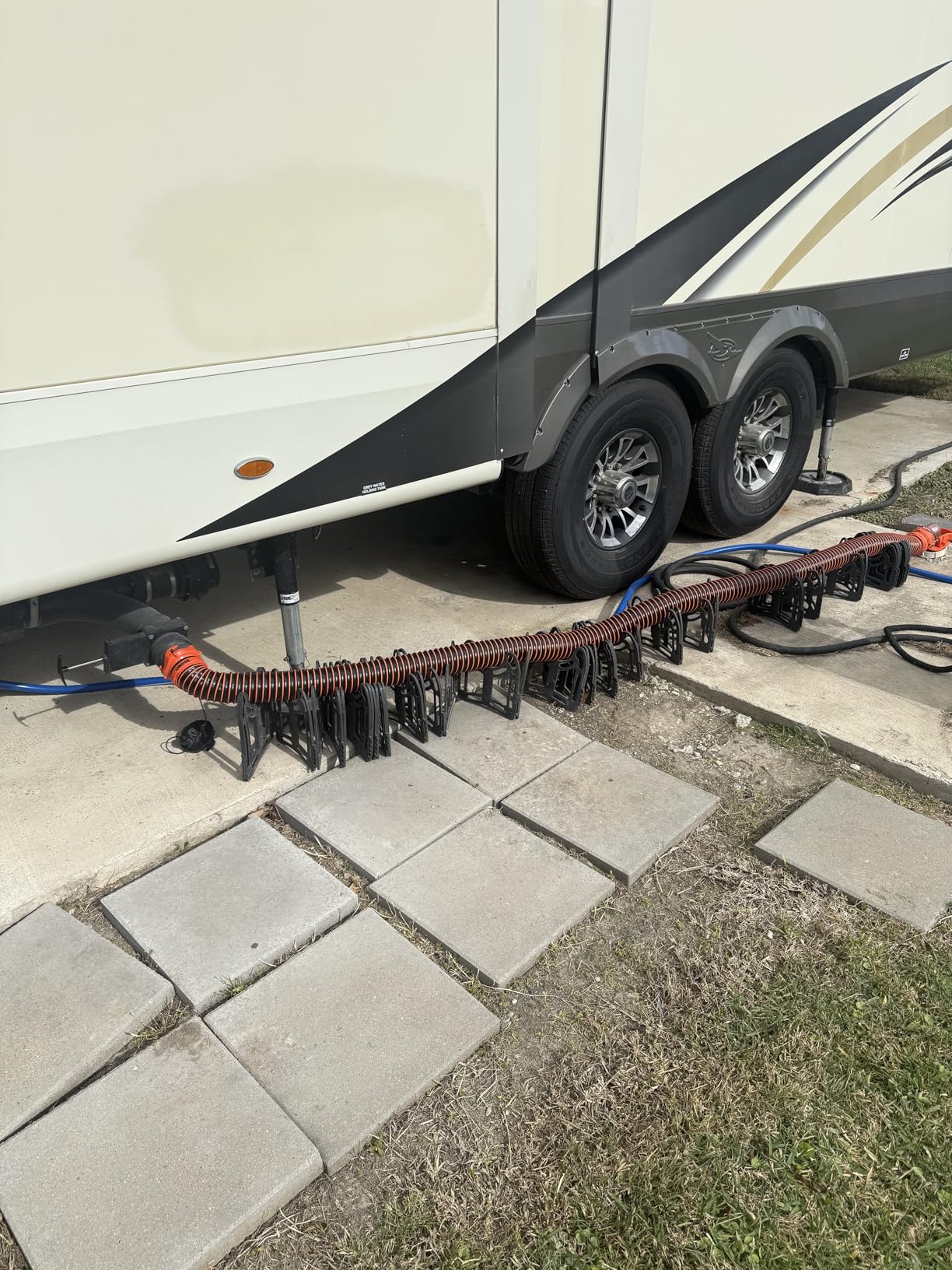 Camco RhinoEXTREME 20' RV Sewer Hose Kit - Premium Sewer Kit - Pre-Assembled & Ready-to-Use - Includes 4-in-1 Dump Station Adapter & Storage Caps - Crush & Abrasion Resistant (21012) customer photo 2