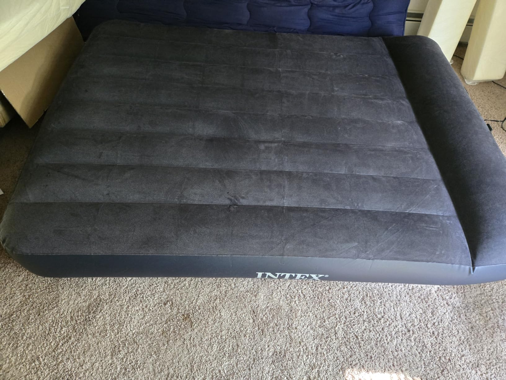 INTEX Dura-Beam Standard Pillow Rest Air Mattress: Fiber-Tech - Queen Size - 18in Bed Height - Built-in Pump - 600lb Weight Capacity customer photo 2