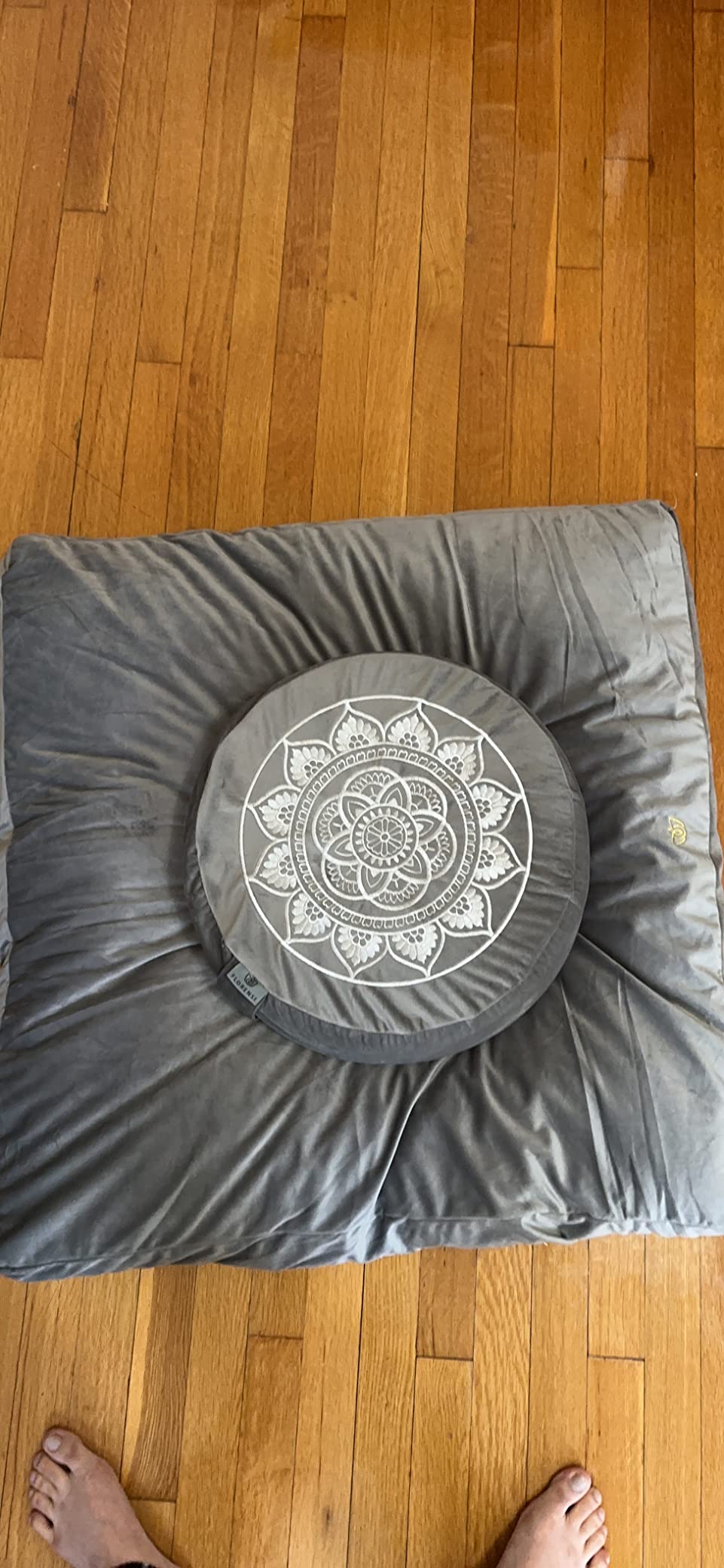 Florensi Meditation Cushion Velvet Floor Pillow with Buckwheat Fill - Buckwheat-filled meditation cushion with soft velvet cover customer photo 2