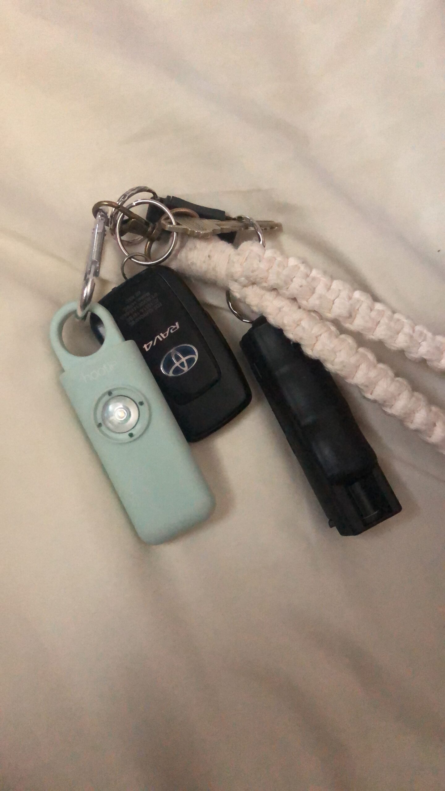 Personal Safety Alarm for Women, Men and Kids - 130dB Personal Alarm Keychain, Pull Pin Safety Alarm Keychain with Strobe Light, Self-Defense Alarm for Campus, Travel and Running - Black customer photo 2