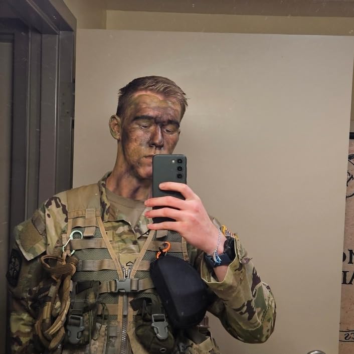 Arcturus 3-Color Camo Face Paint - Water & Sweat Resistant - Built-in Mirror for Easy Field Application customer photo 1