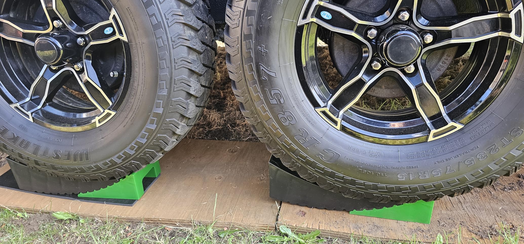 RVMATE Camper Levelers 8-Piece Kit RV Leveling Blocks Camper Wheel Chocks Including Two Curved Levelers, Two Chocks, and Two Rubber Grip Mats in Storage Carrying Bag customer photo 1