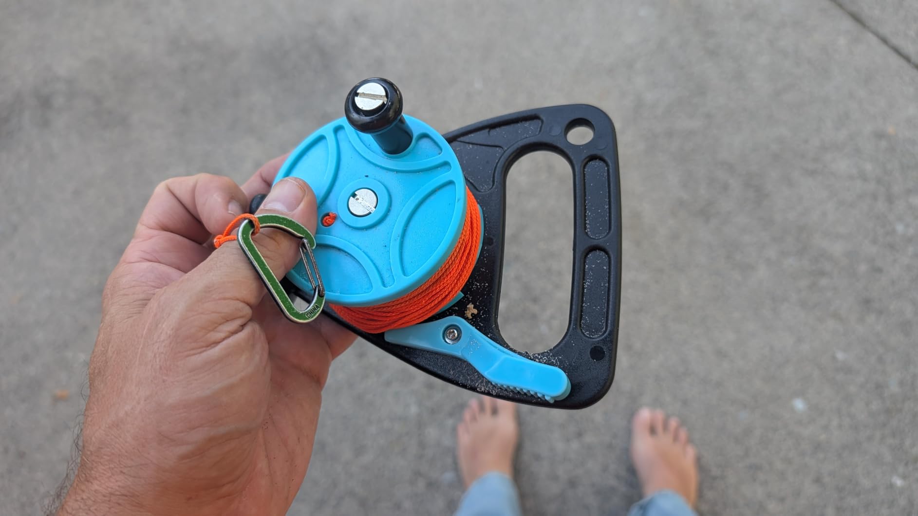 Scuba Dive Reel with Thumb Stopper and 150ft Line Blue | High-Visibility Retractable Line Finger Spool with Stop Switch for Cave Wreck Diving Kayaking Anchor and Spearfishing customer photo 1