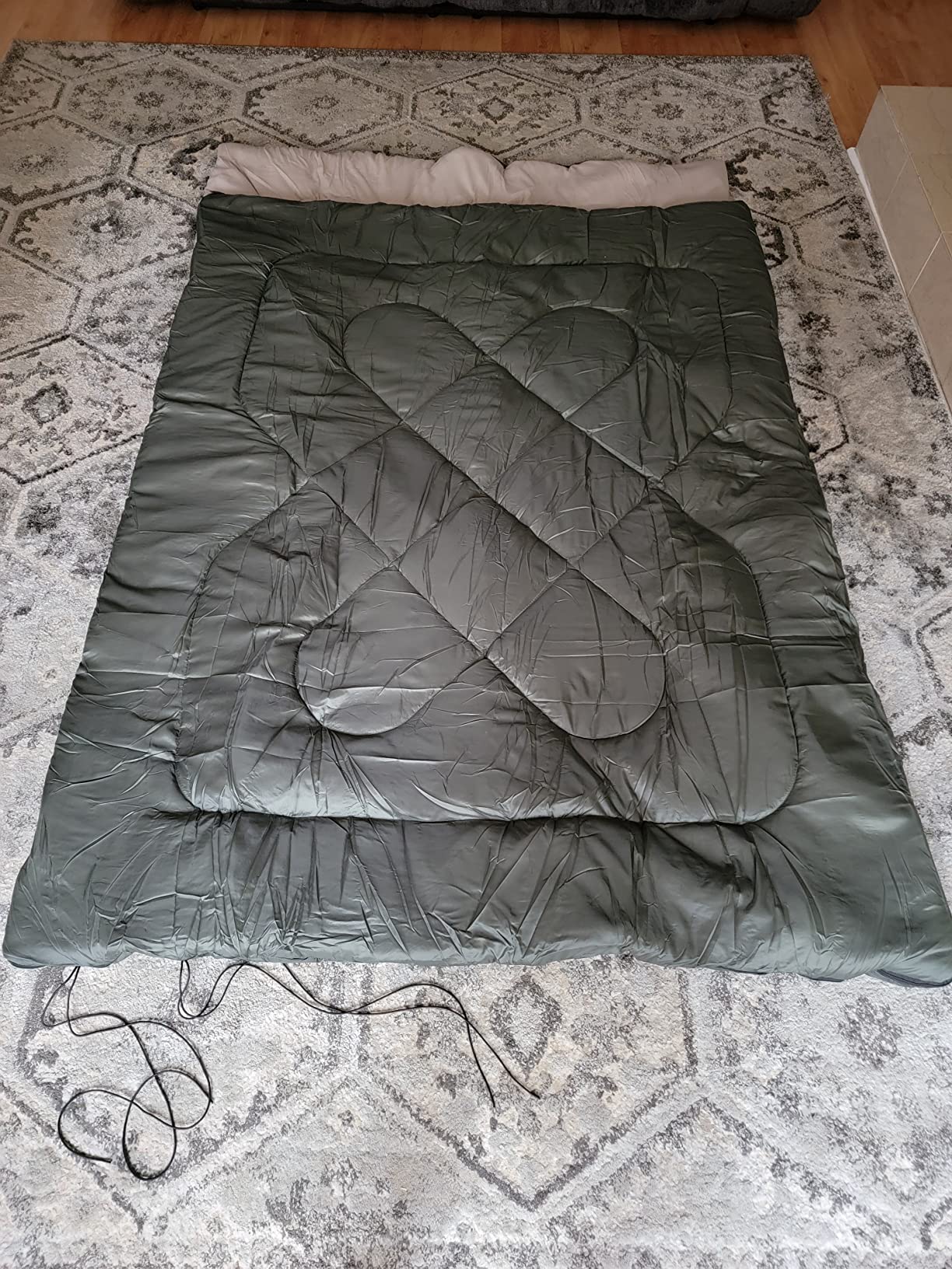 Amazon Basics Double Sleeping Bag for Adults, 40°F Cold Weather Two-Person Camping Bag, Queen Size 87