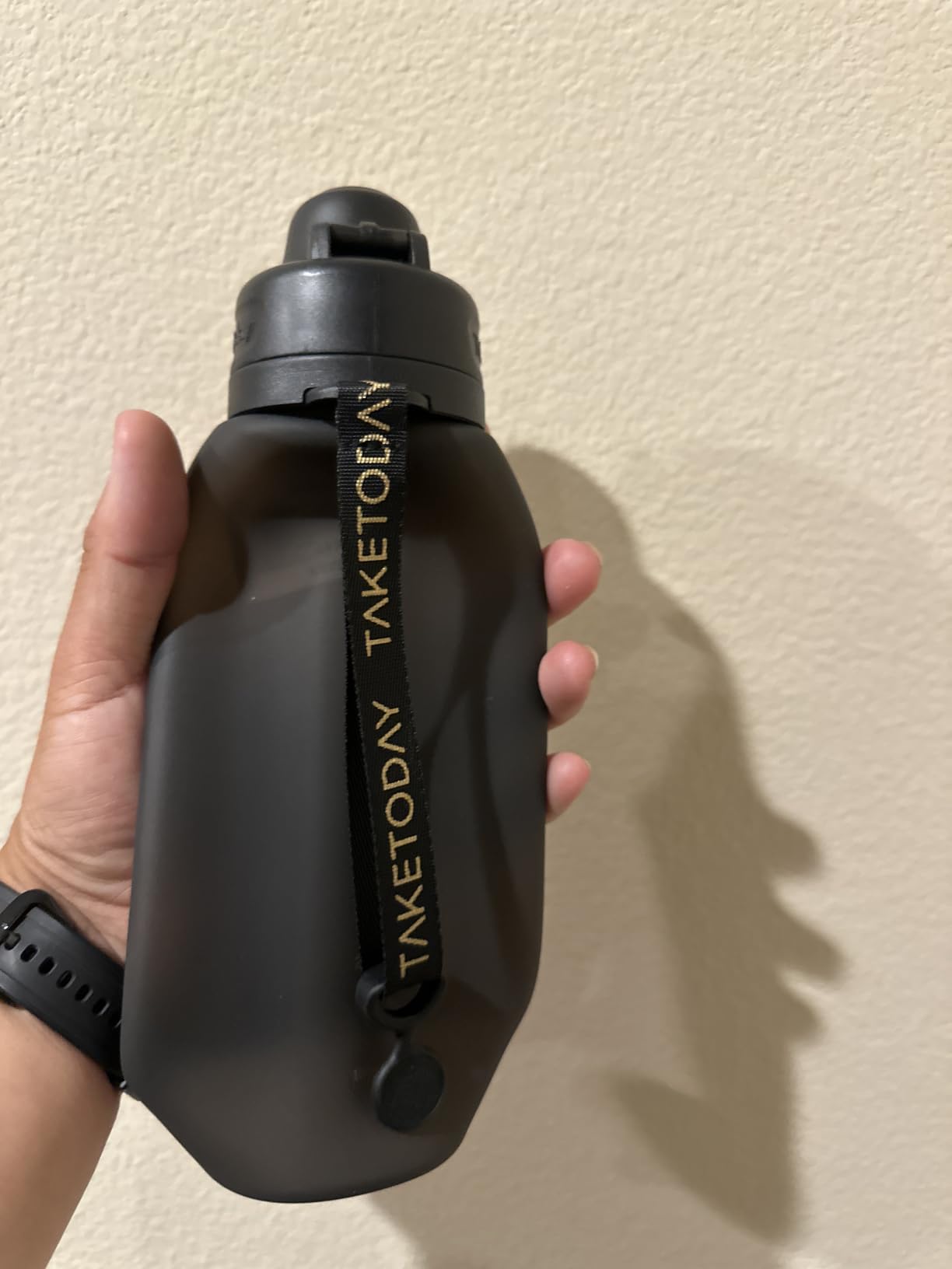 TakeToday Collapsible Water Bottles 21oz (600mL), Foldable Platinum Silicone Travel Water Bottle with Straw & Carry Strap, Leak-Resistant Screw Lid, Wide Mouth, BPA-Free for Hiking, Camping, Travel customer photo 2