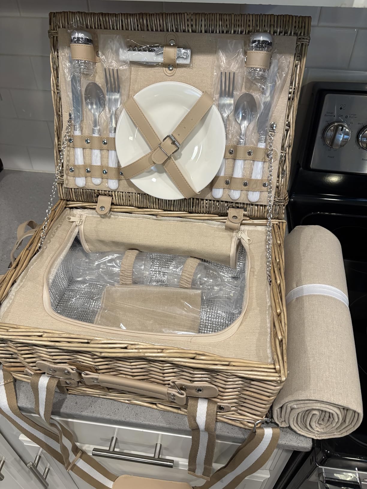 31Pcs Picnic Basket Set for 4 with Insulated Liner and Waterproof Blanket Wine Pouch, Large Wicker Picnic Hamper for Camping, Outdoor, Valentine Birthday Christmas for Couples customer photo 2