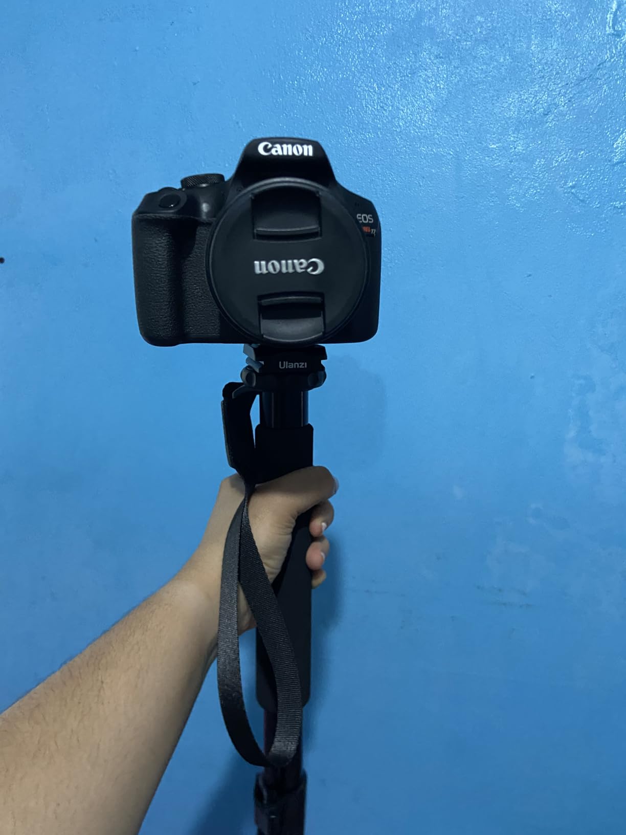 ULANZI TB12 61-Inch Camera Monopod - Portable Tripod & Monopod Photography Stick with 5-Section Height, Aluminum Compact Travel Camera Stick for Canon, Nikon, Sony Mirrorless, DSLR, Easy to Carry customer photo 1