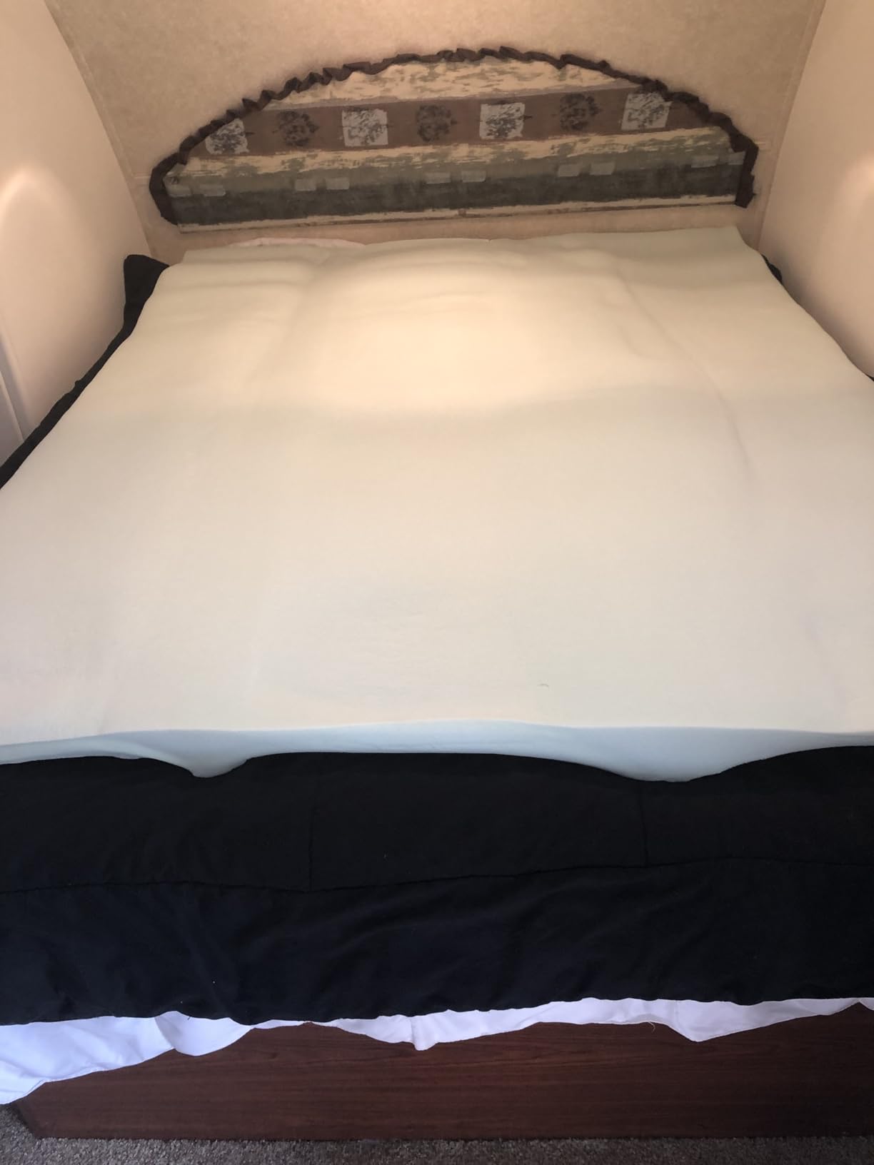 ZINUS 4 Inch Green Tea Memory Foam Mattress Topper, Pressure-Relieving Layer, Ideal for Back Pain Relief, Compact WONDERBOX Packaging, CertiPUR-US Certified, Short Queen customer photo 2