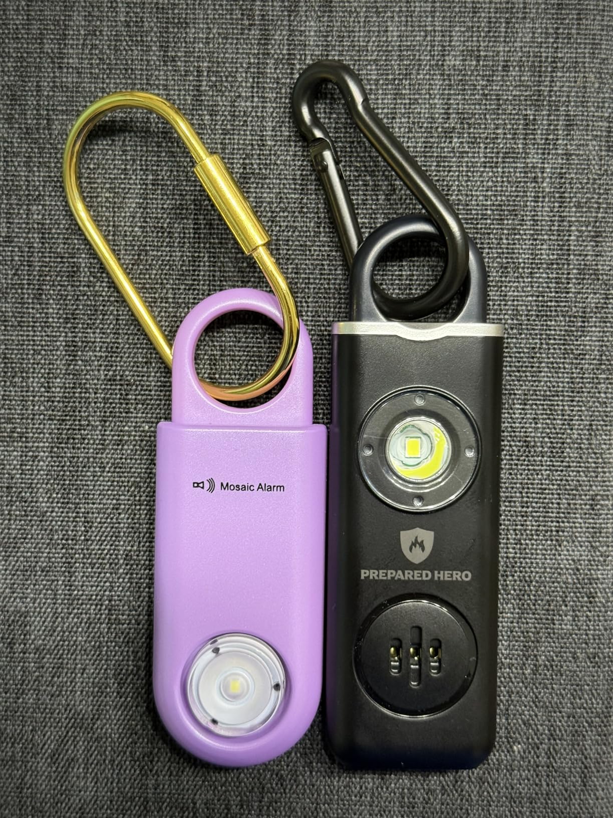 130dB Personal Safety Alarm Ultra Bright Strobe Light. Loud Sound Keychain Siren for Women, Children, Night Runners, Hiking. Bear Alarm Deterrent. SOS Emergency Self Defense Alerts. Black customer photo 2
