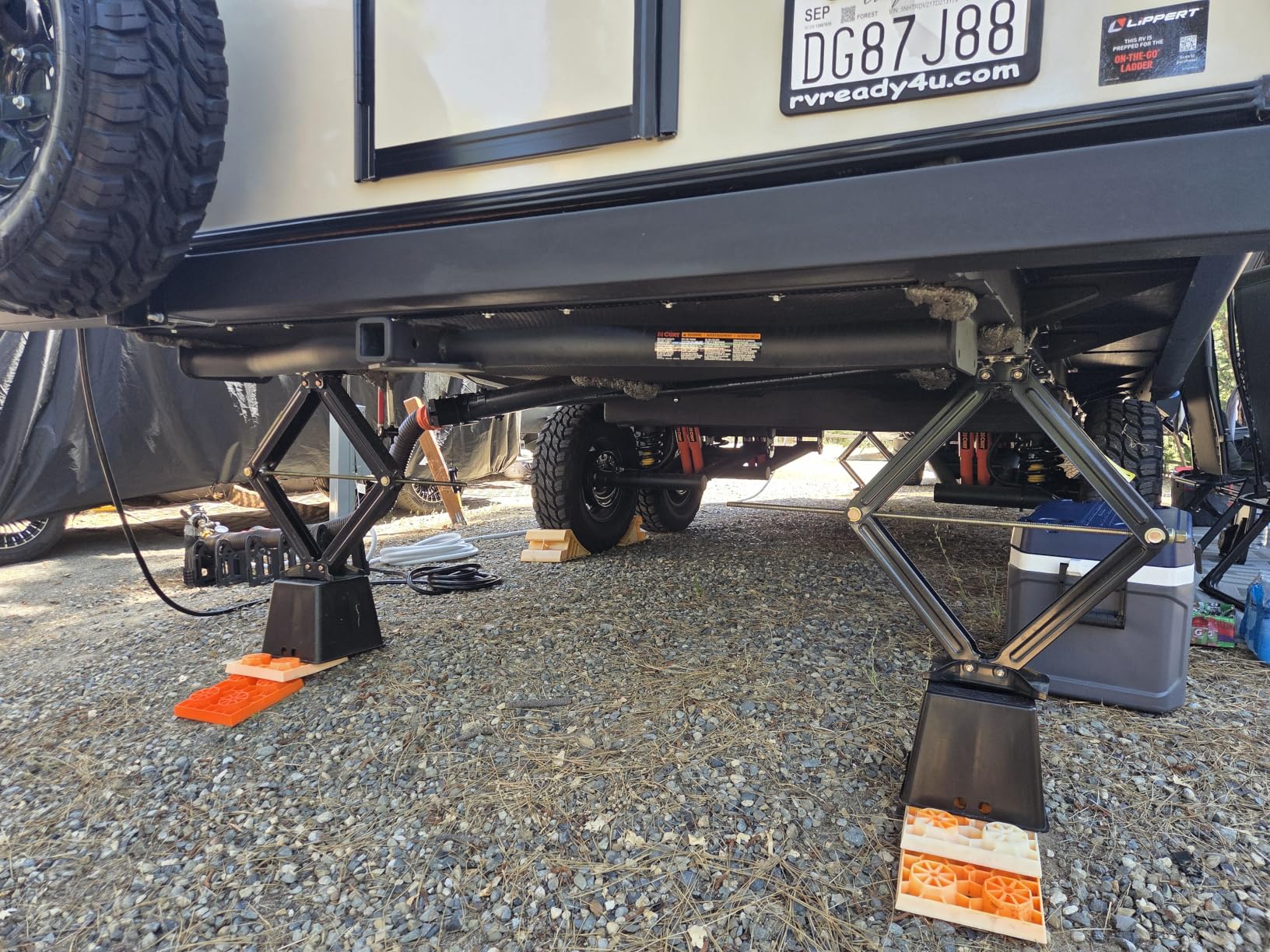 VEVOR Trailer Jack Block, 6000 lbs Capacity per RV Leveling Block, Polypropylene RV Camper Stabilizer Blocks, RV Travel Accessories Use for Any Tongue Jack, Post, Foot, 5th Wheels, 4-Pack customer photo 1