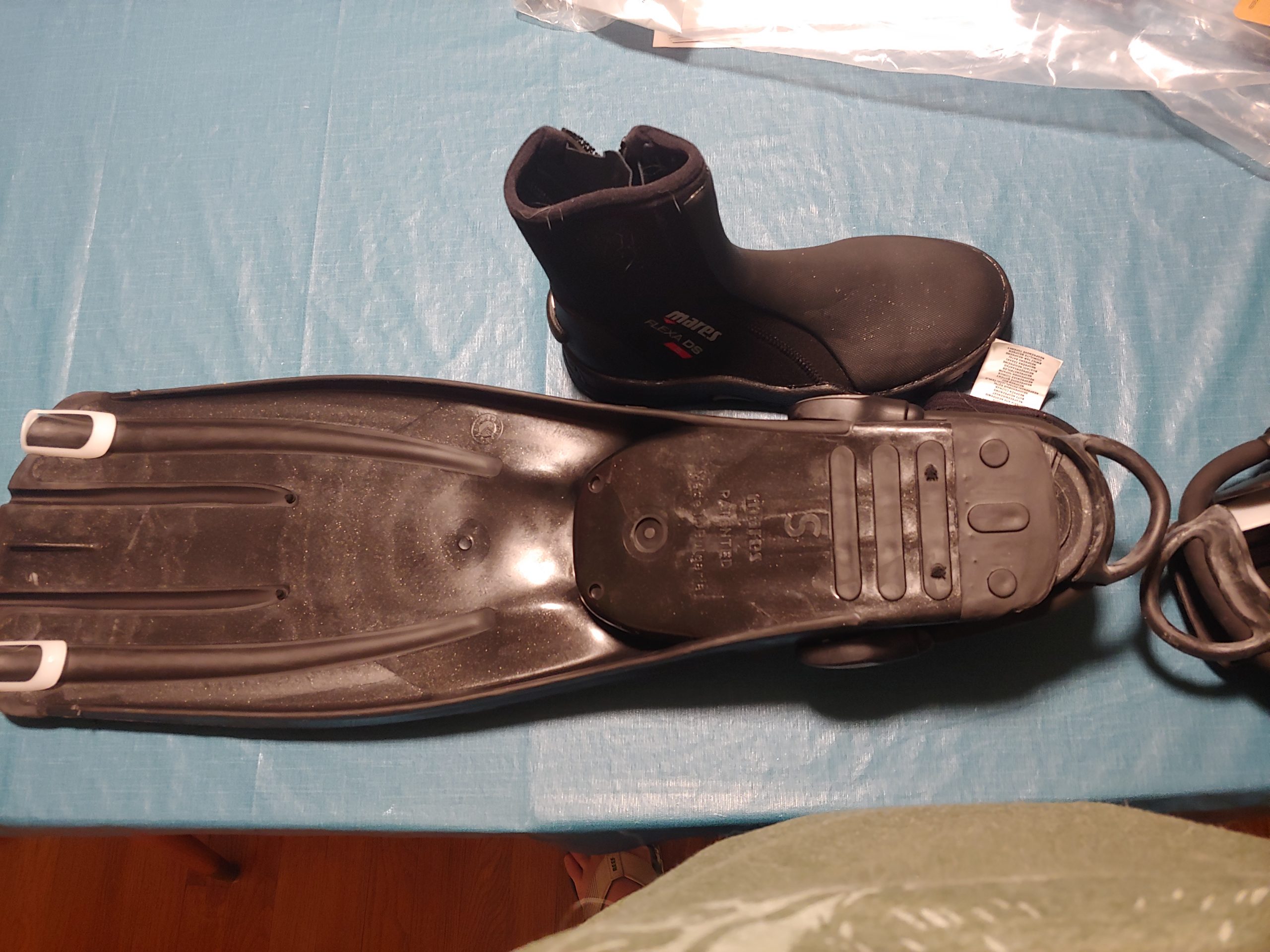 Mares Unisex Adults Avanti Quattro + Diving Fins - Durable Efficient Versatile Open-Heel Scuba Fins with Four-Channel Design & Bungee Strap customer photo 2