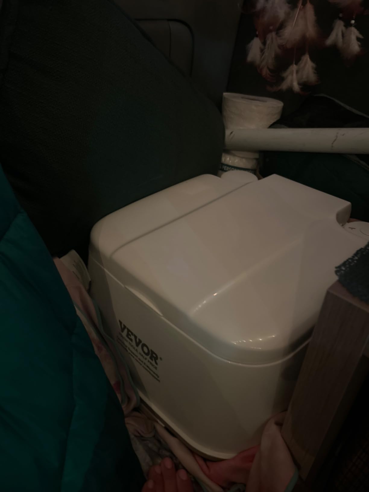 VEVOR Portable Toilet for Camping, RV Toilet with Carry Bag, 5.3 Gal Waste Tank & 3.2 Gal Flush Tank, Push-Button Pressurized Flush Commode, Leak-proof and Odourless Travel Toilet for Camping Car customer photo 1